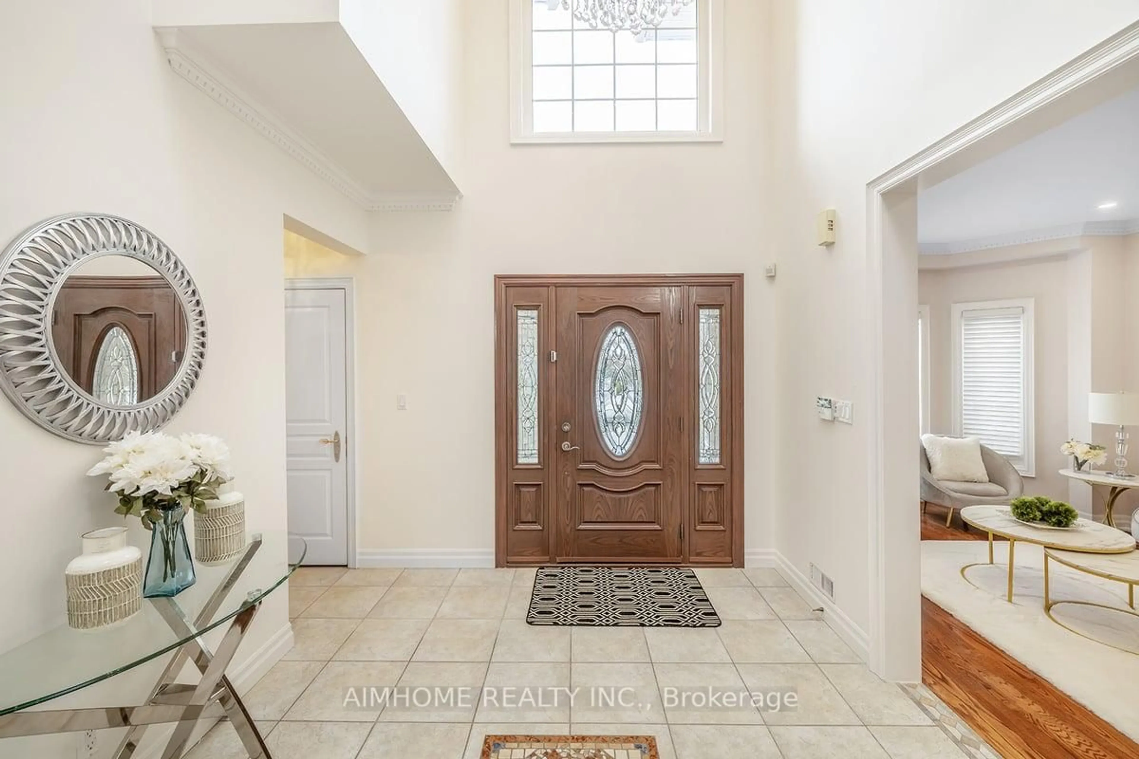 Indoor entryway for 81 Somerset Cres, Richmond Hill Ontario L4C 8P1