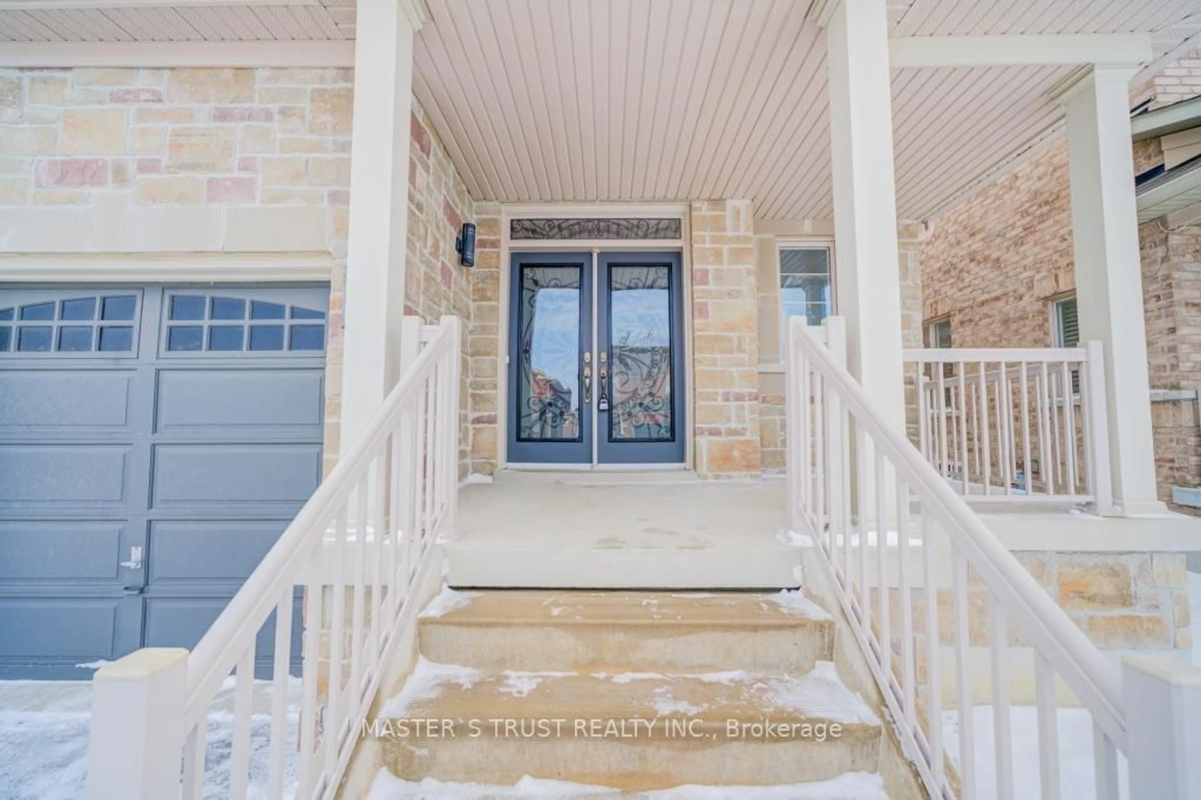 Indoor entryway for 1189 Atkins Dr, Newmarket Ontario L3X 0E1