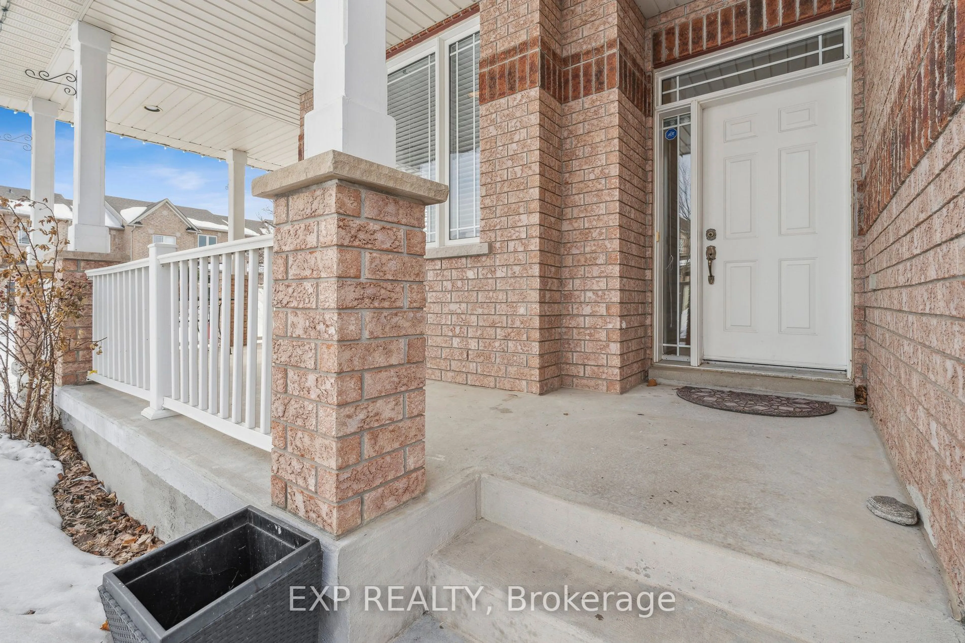 Indoor entryway for 122 Bilbrough St, Aurora Ontario L4G 7W5