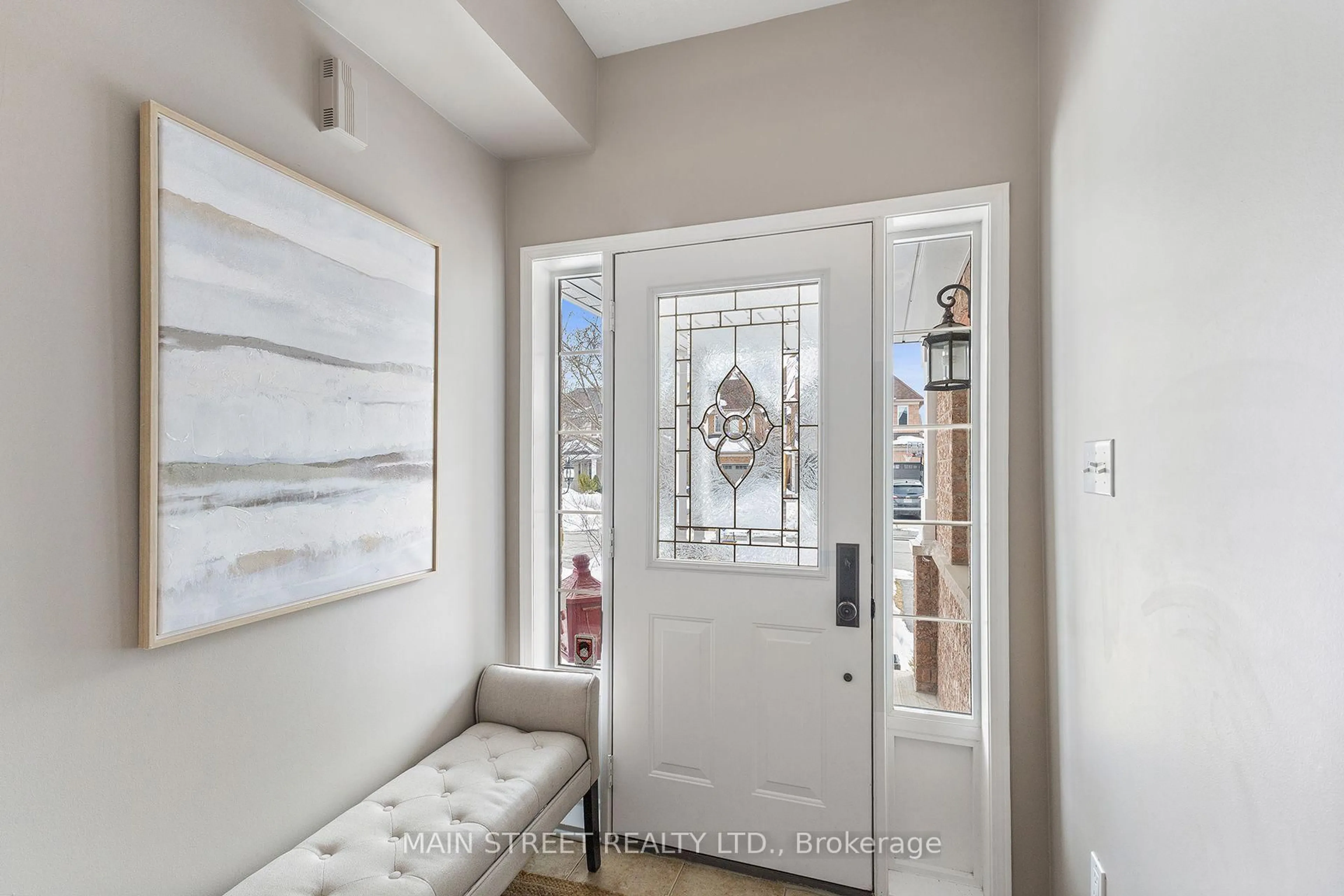 Indoor entryway for 287 McBride Cres, Newmarket Ontario L3X 2W3