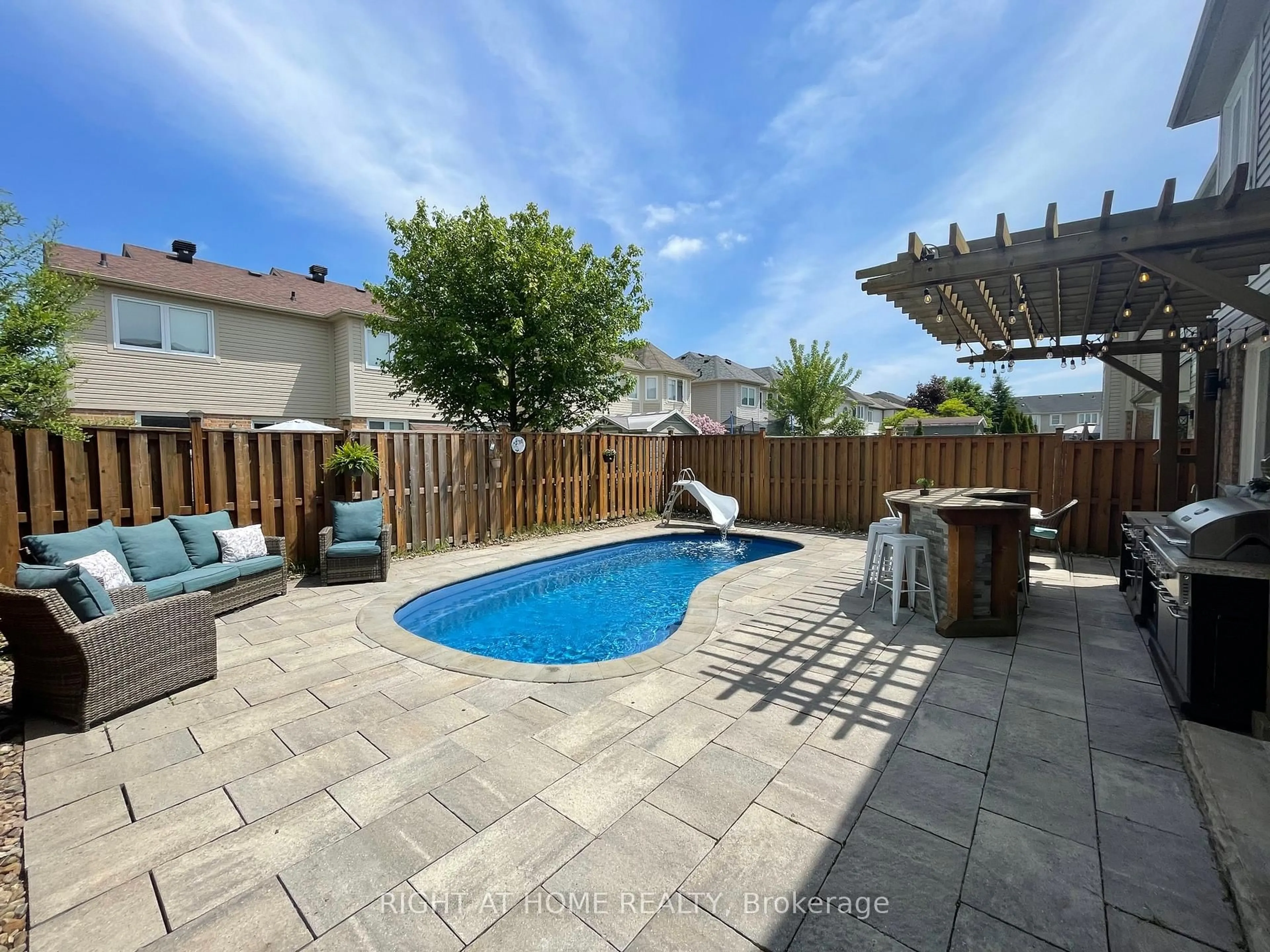 Pool for 58 Dunning Dr, New Tecumseth Ontario L9R 0B5