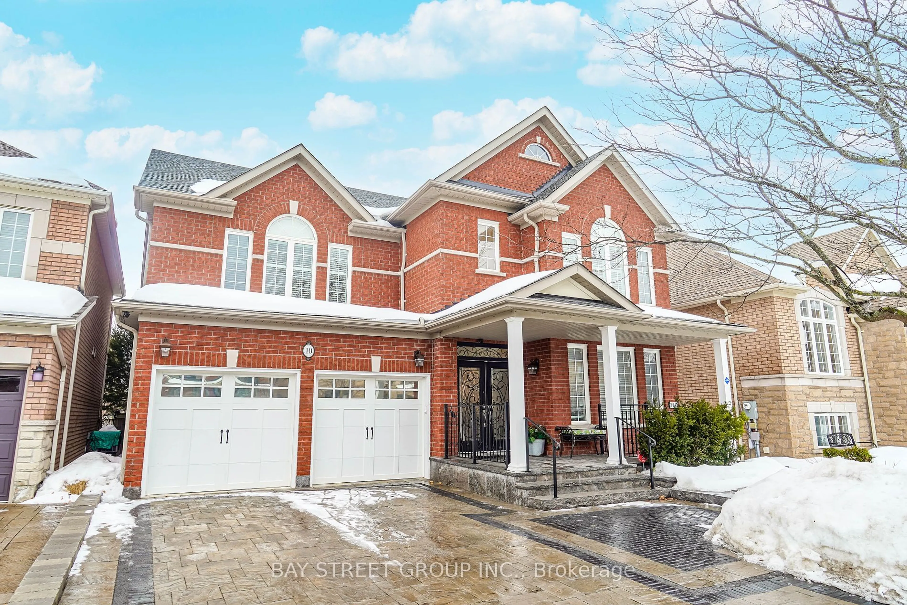 Home with brick exterior material, street for 10 Morland Cres, Aurora Ontario L4G 7Z2