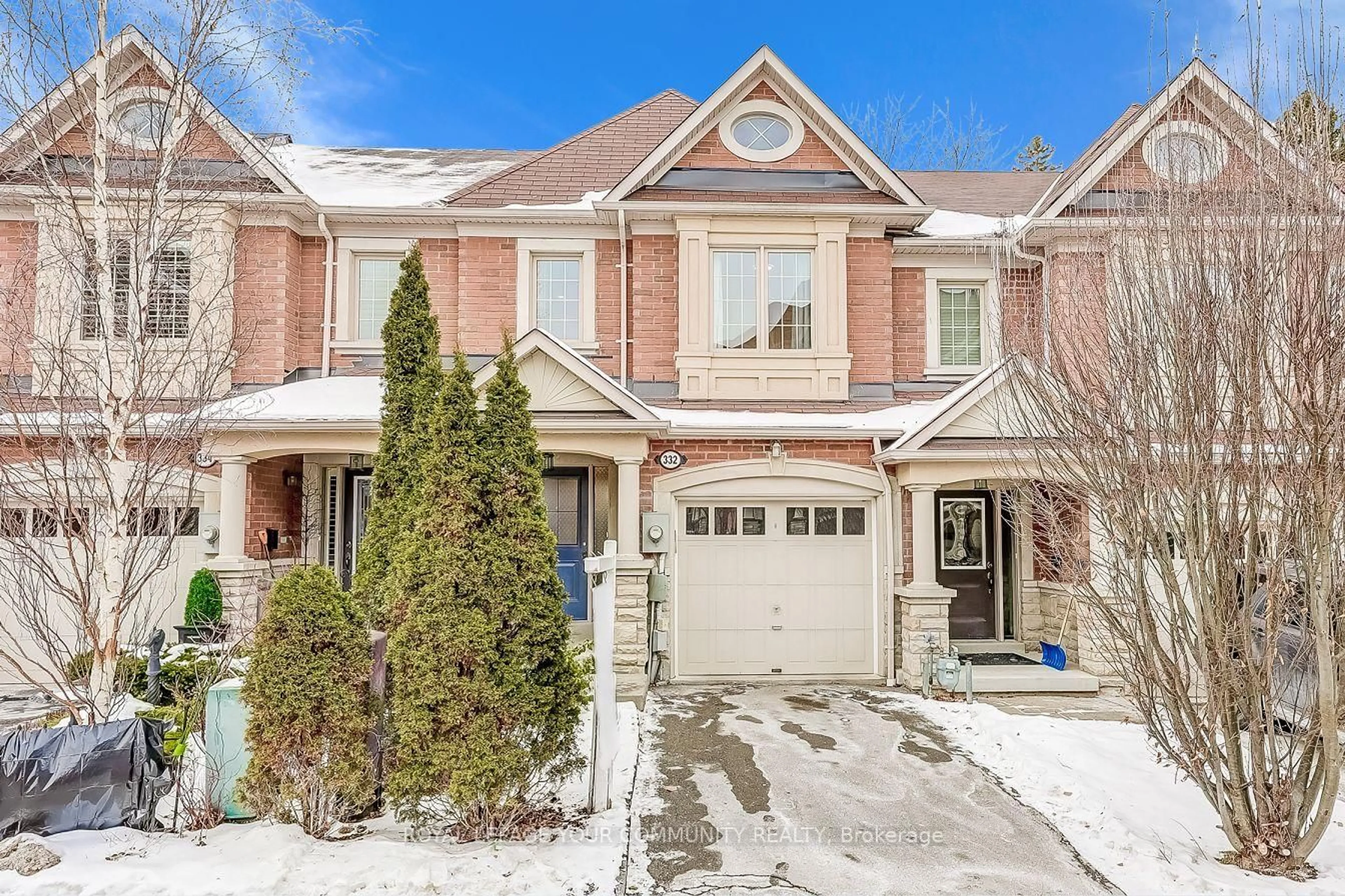 Home with brick exterior material, street for 332 Doak Lane, Newmarket Ontario L3Y 0A7