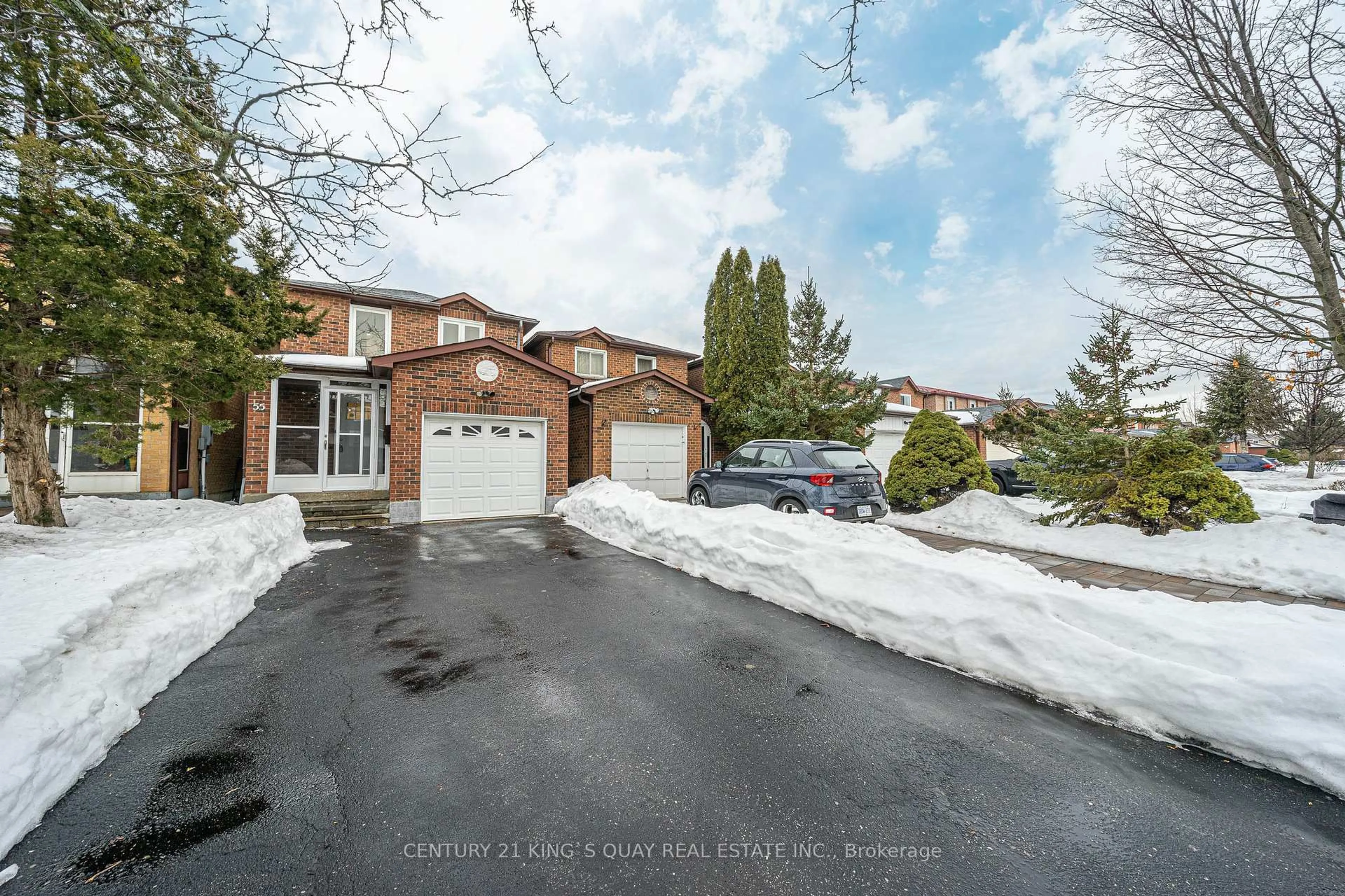 A pic from outside/outdoor area/front of a property/back of a property/a pic from drone, street for 55 Hornchurch Cres, Markham Ontario L3R 7C6