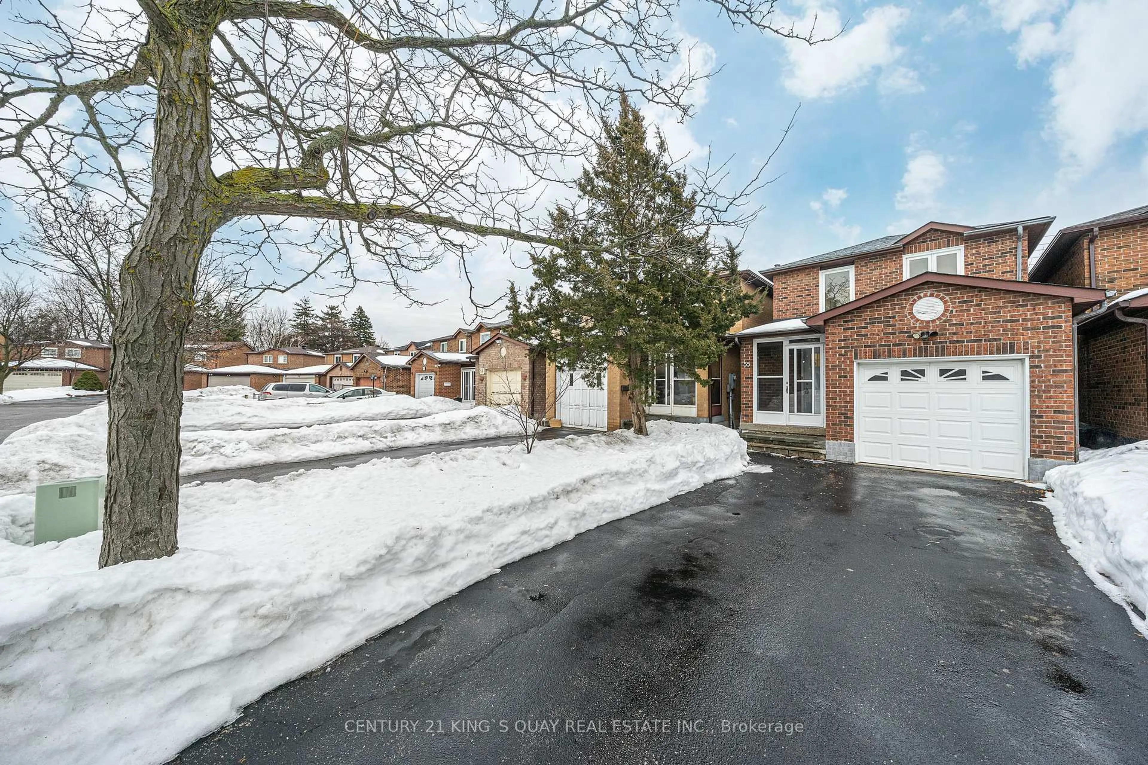 A pic from outside/outdoor area/front of a property/back of a property/a pic from drone, street for 55 Hornchurch Cres, Markham Ontario L3R 7C6