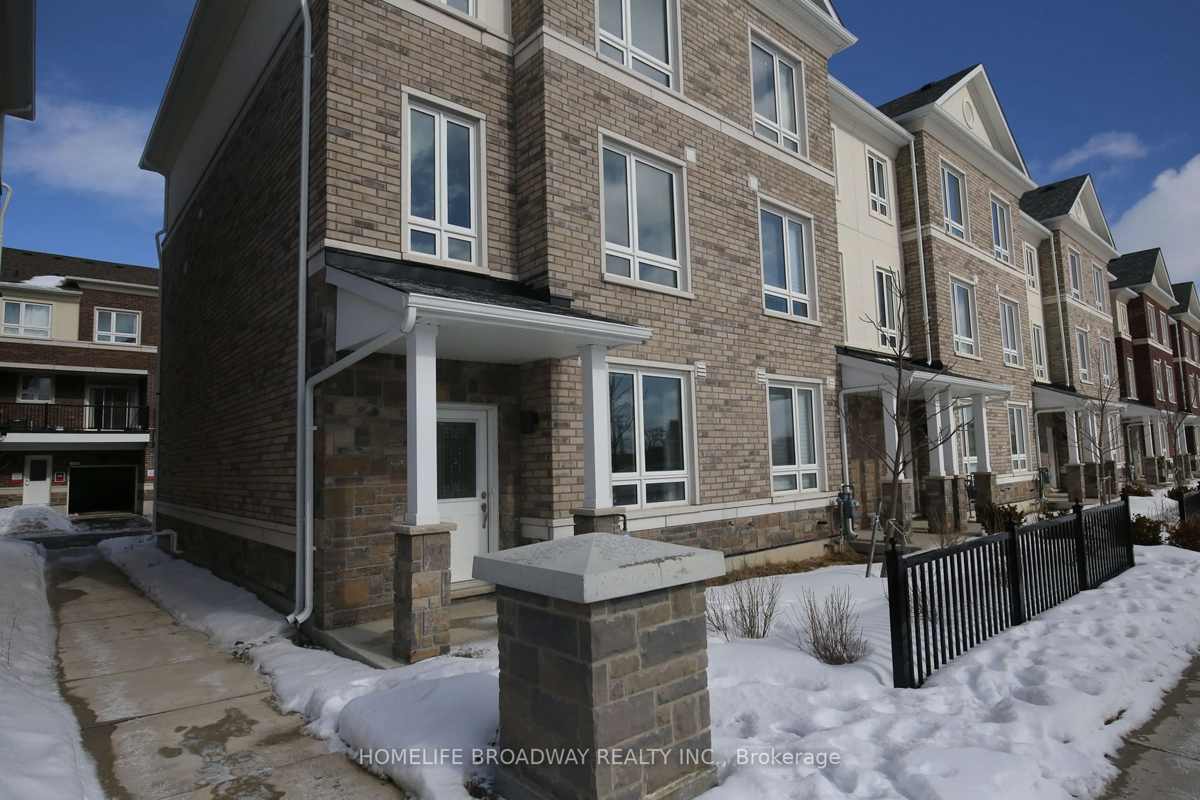 A pic from outside/outdoor area/front of a property/back of a property/a pic from drone, street for 72 Imperial College Lane, Markham Ontario L6E 0V6