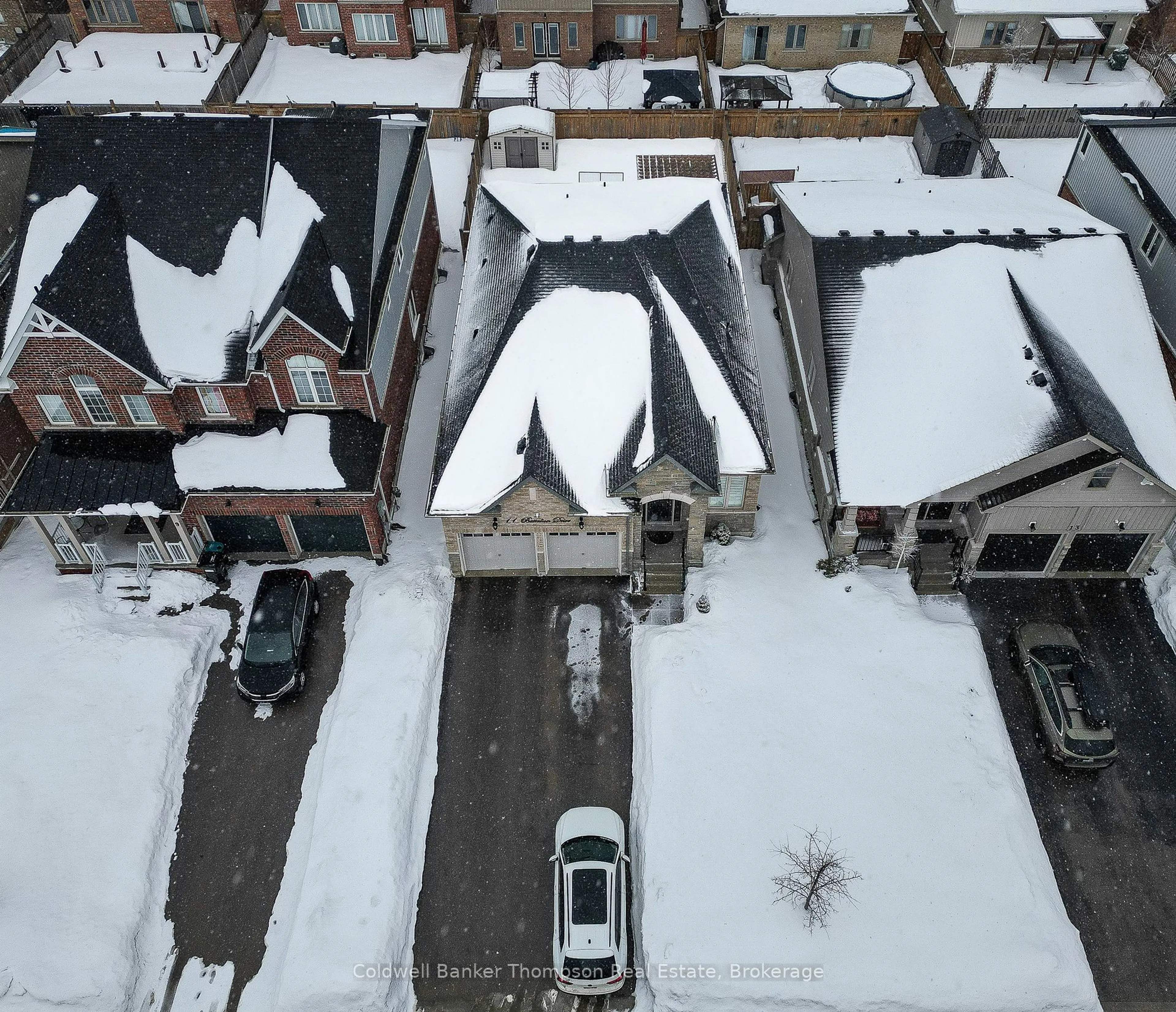 A pic from outside/outdoor area/front of a property/back of a property/a pic from drone, street for 11 Battalion Dr, Essa Ontario L3W 0B3