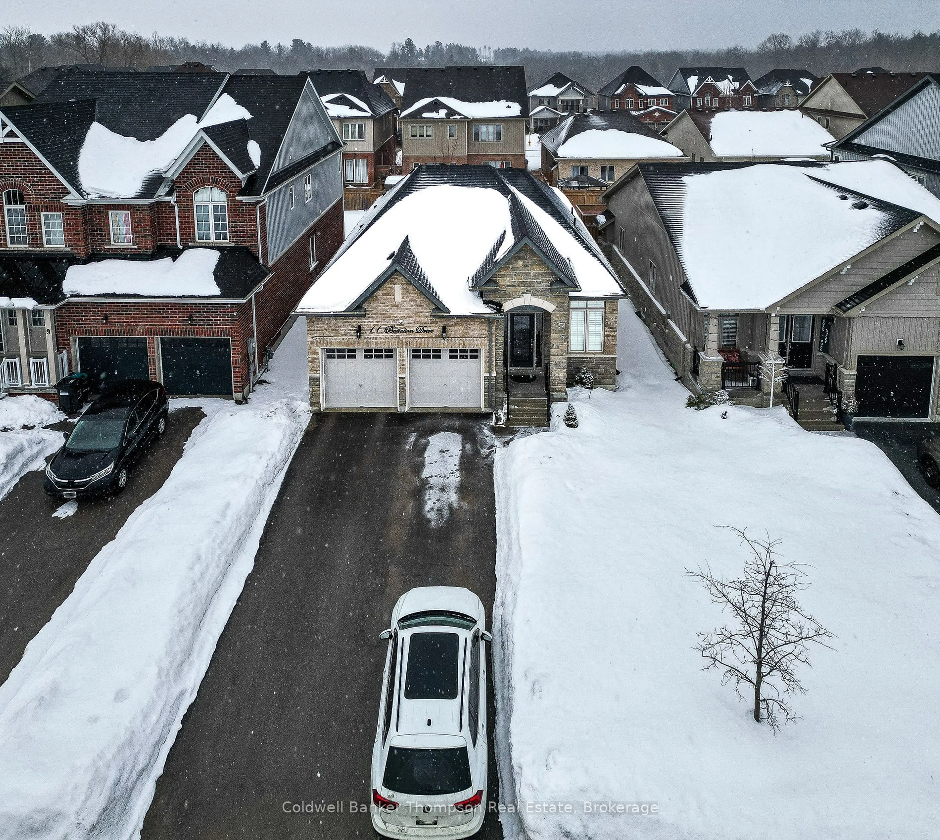 A pic from outside/outdoor area/front of a property/back of a property/a pic from drone, street for 11 Battalion Dr, Essa Ontario L3W 0B3