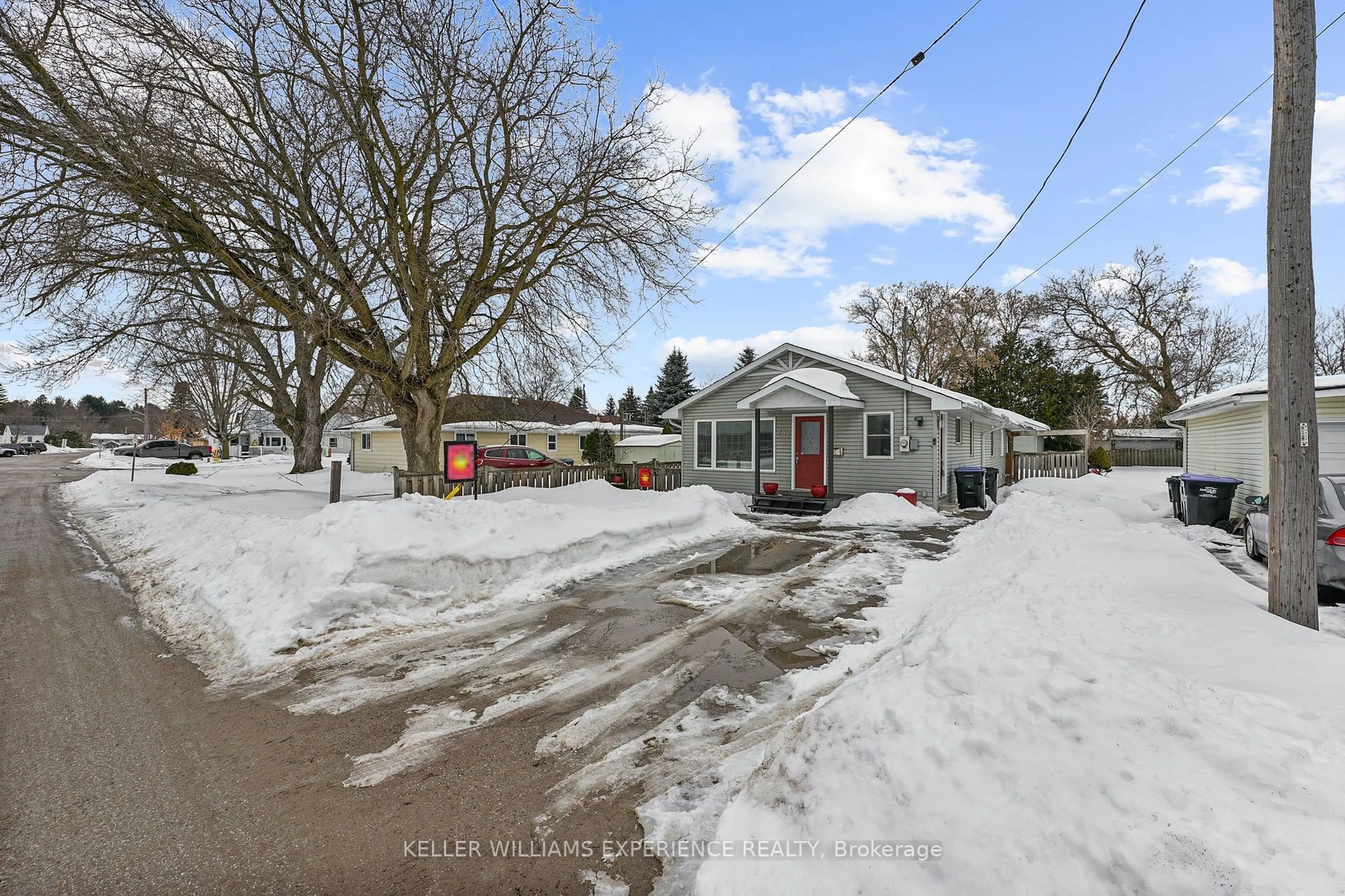 A pic from outside/outdoor area/front of a property/back of a property/a pic from drone, street for 107 Sydenham St, Essa Ontario L0M 1B0