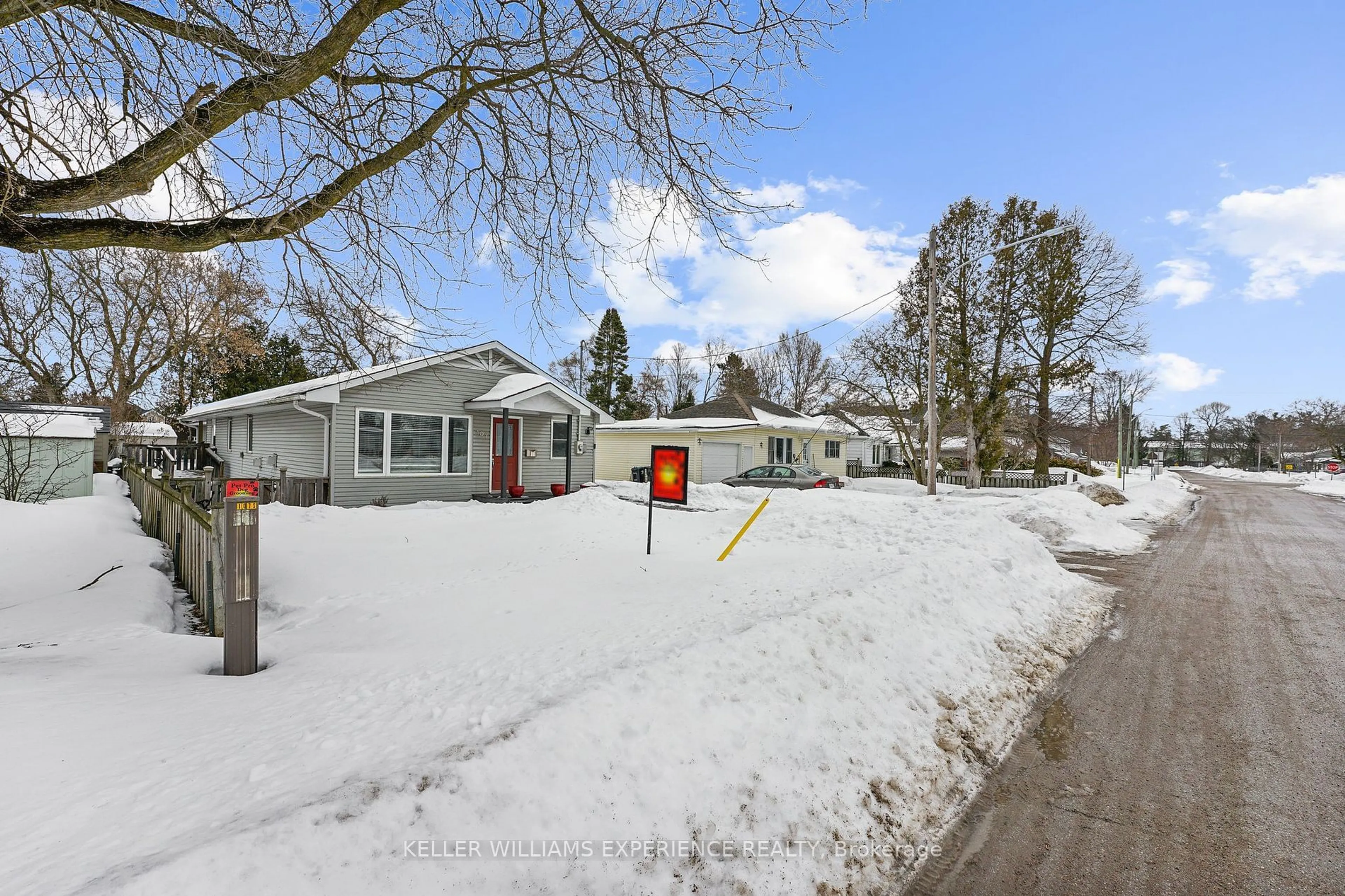 Unknown for 107 Sydenham St, Essa Ontario L0M 1B0