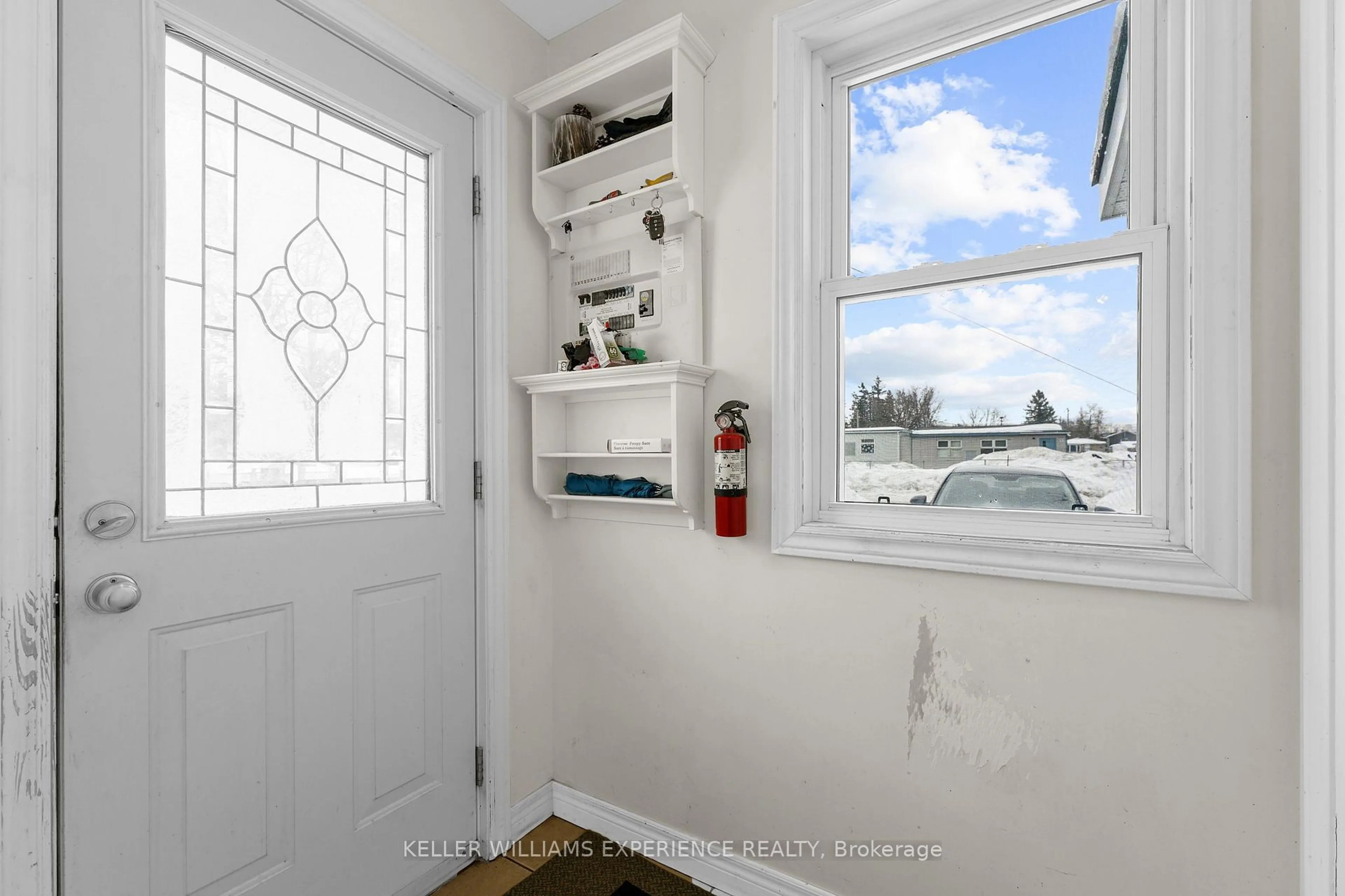 Indoor entryway for 107 Sydenham St, Essa Ontario L0M 1B0