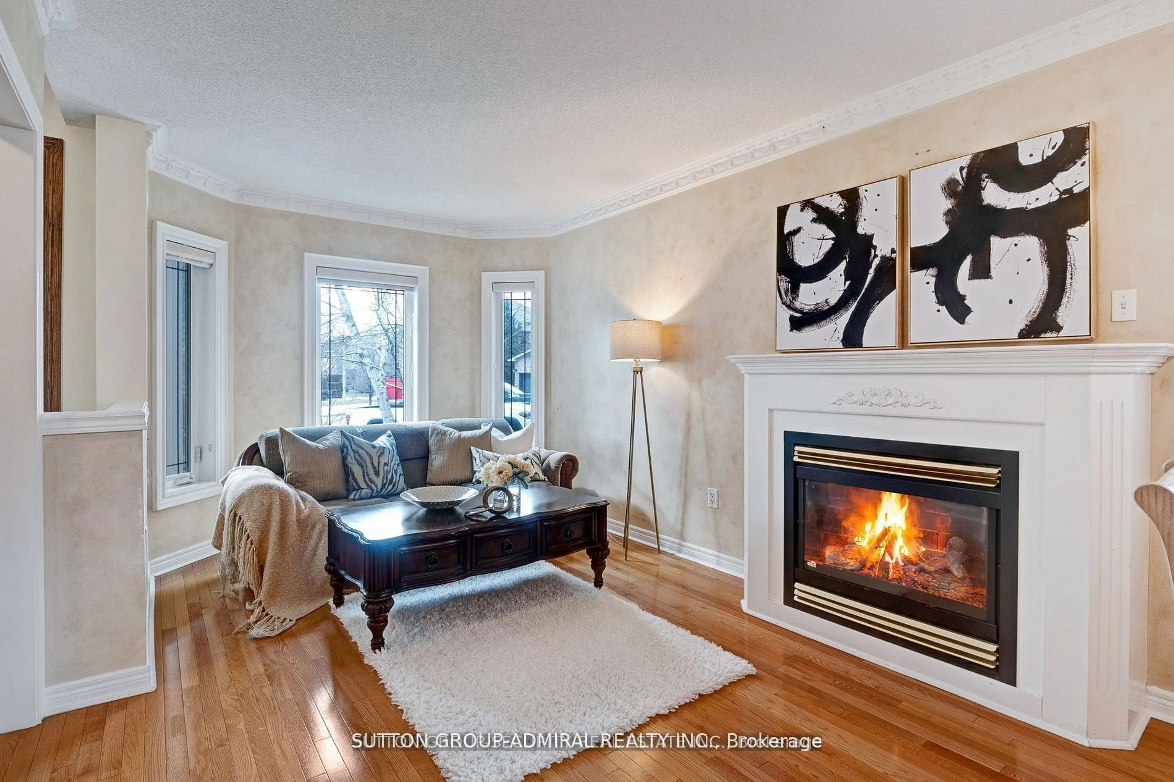 Living room with furniture, wood/laminate floor for 88 Klamath Crt, Vaughan Ontario L6A 2L7