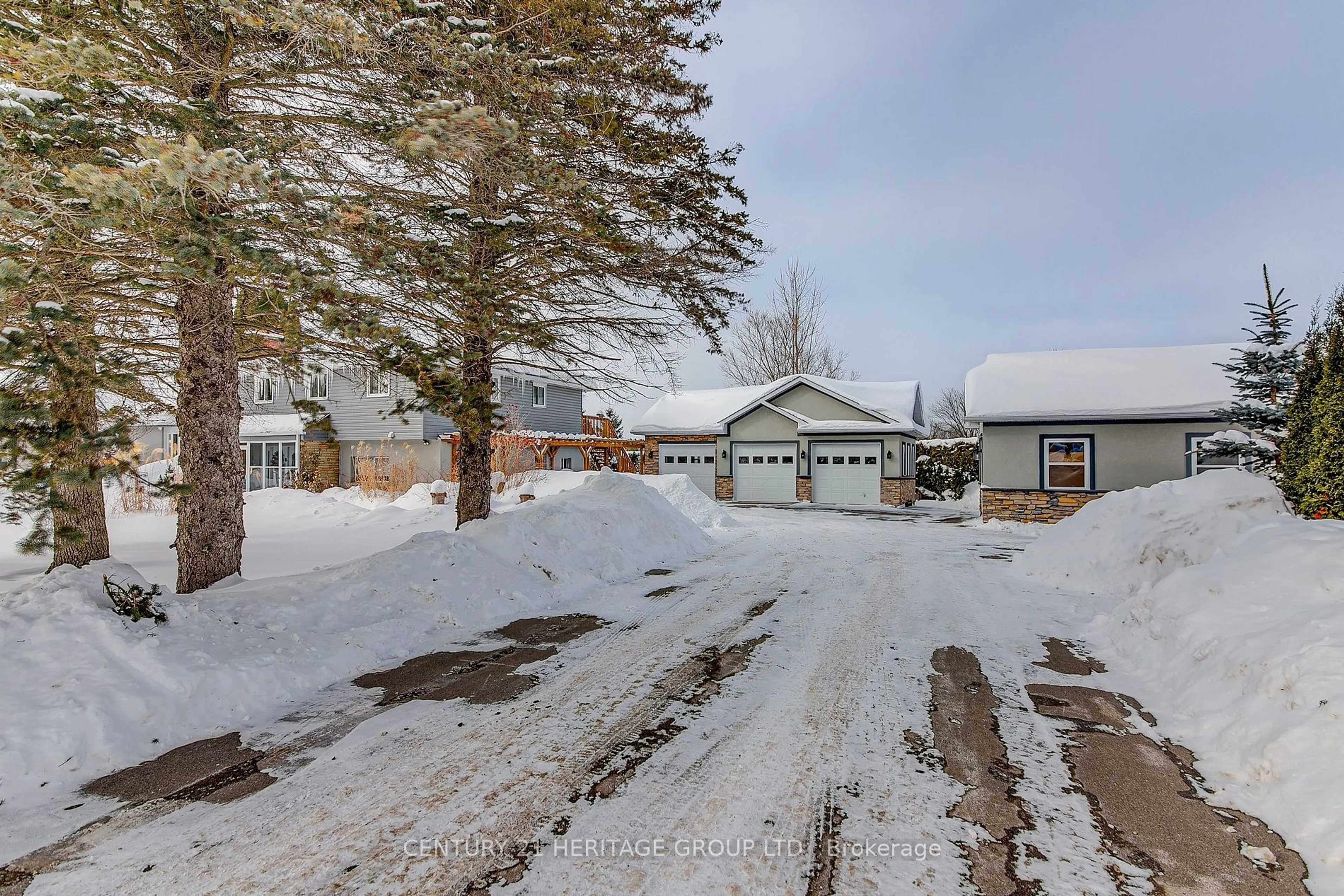 A pic from outside/outdoor area/front of a property/back of a property/a pic from drone, street for 3384 13th Line, Bradford West Gwillimbury Ontario L0L 1L0