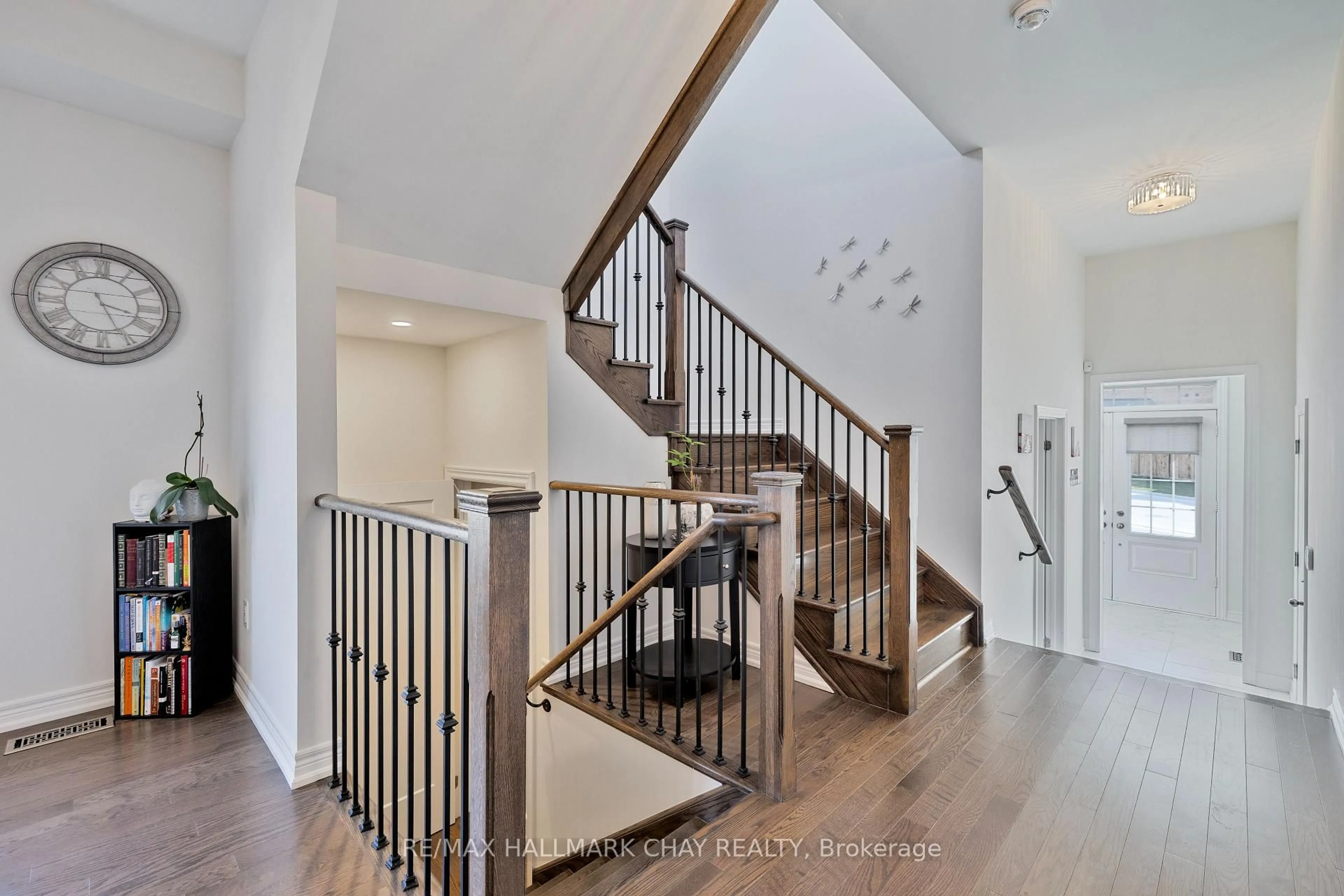 Stairs for 8 Pietrowski Dr, Georgina Ontario L4P 0J7