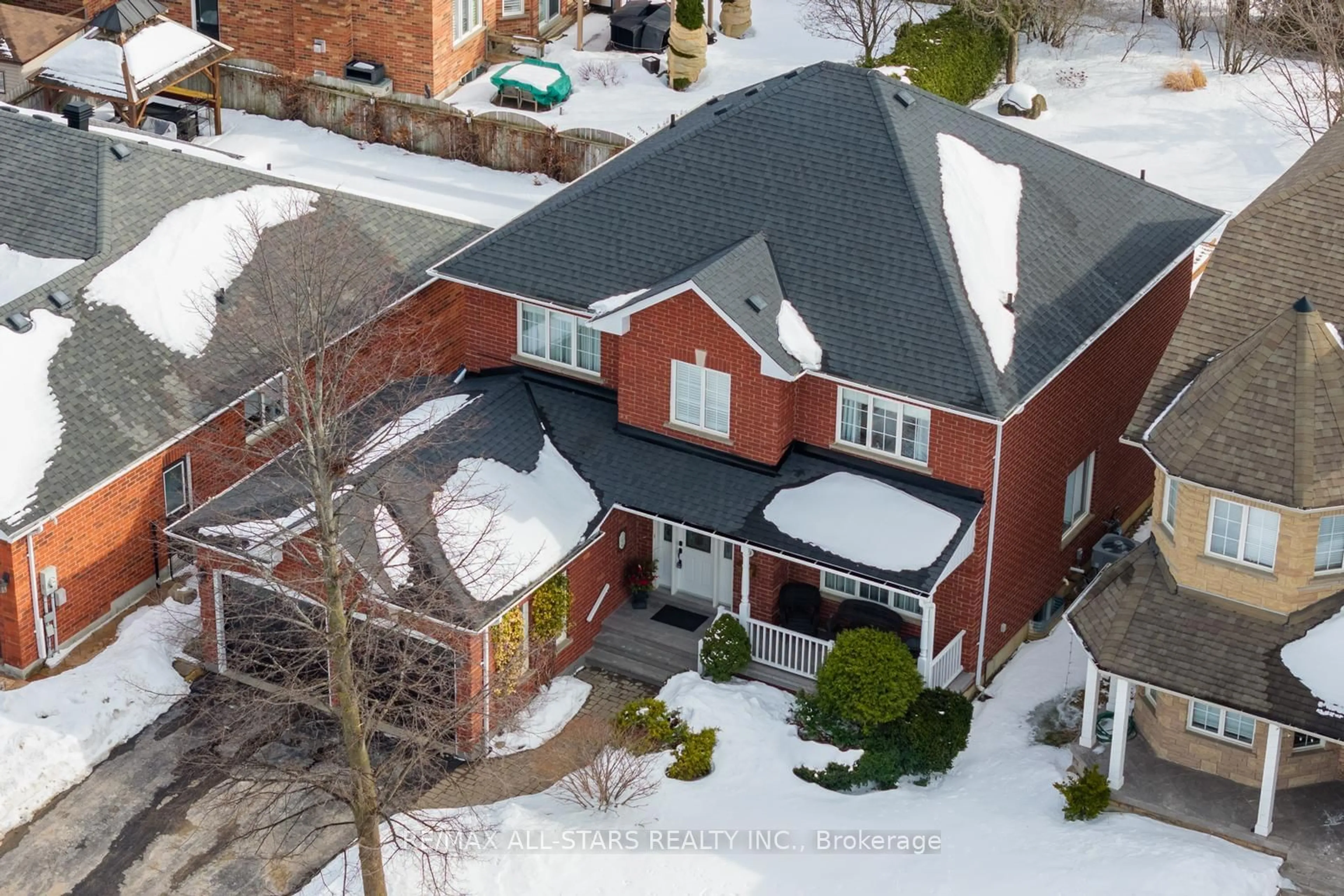 A pic from outside/outdoor area/front of a property/back of a property/a pic from drone, street for 103 Wheeler Cres, Whitchurch-Stouffville Ontario L4A 1L4