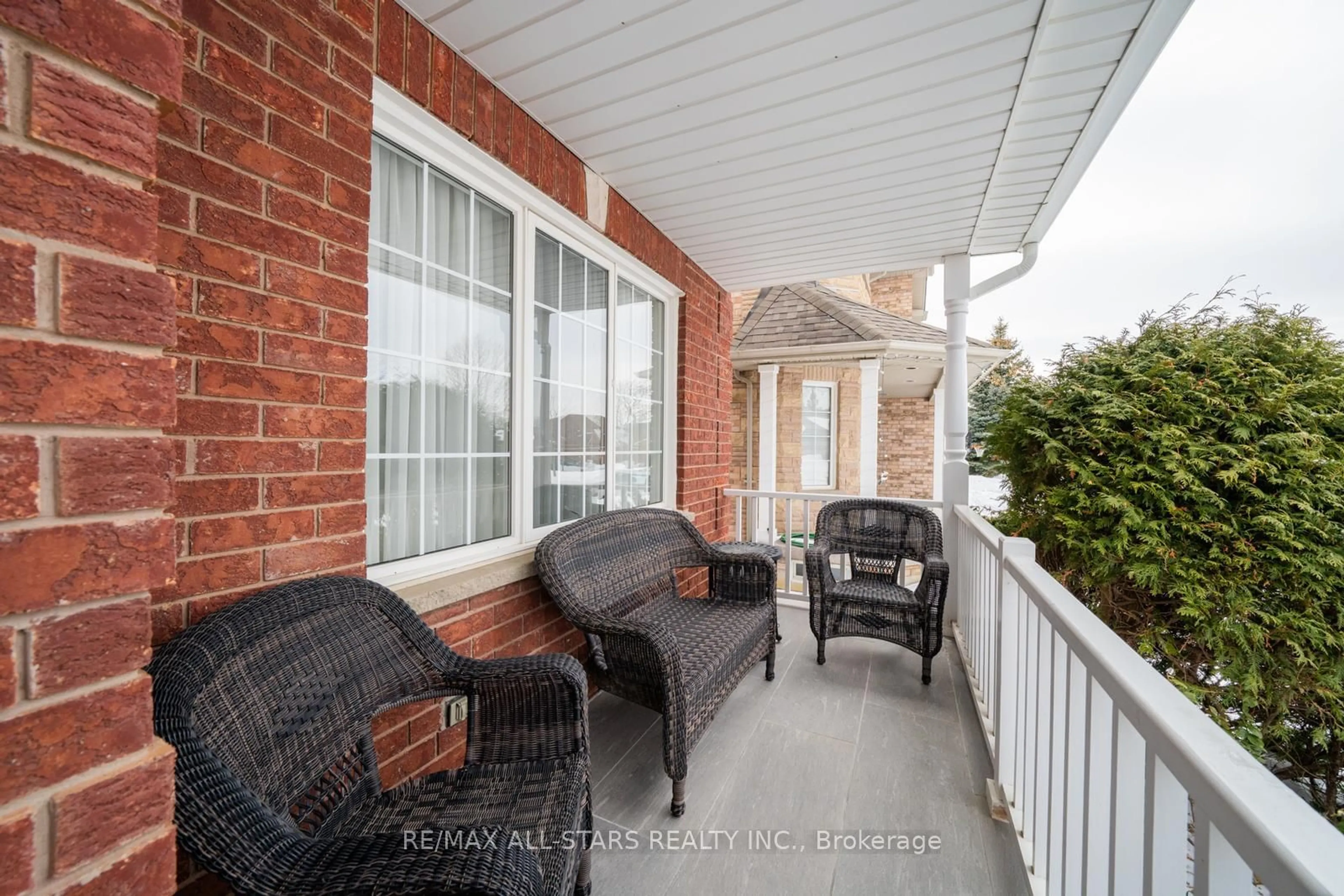 Patio, street for 103 Wheeler Cres, Whitchurch-Stouffville Ontario L4A 1L4