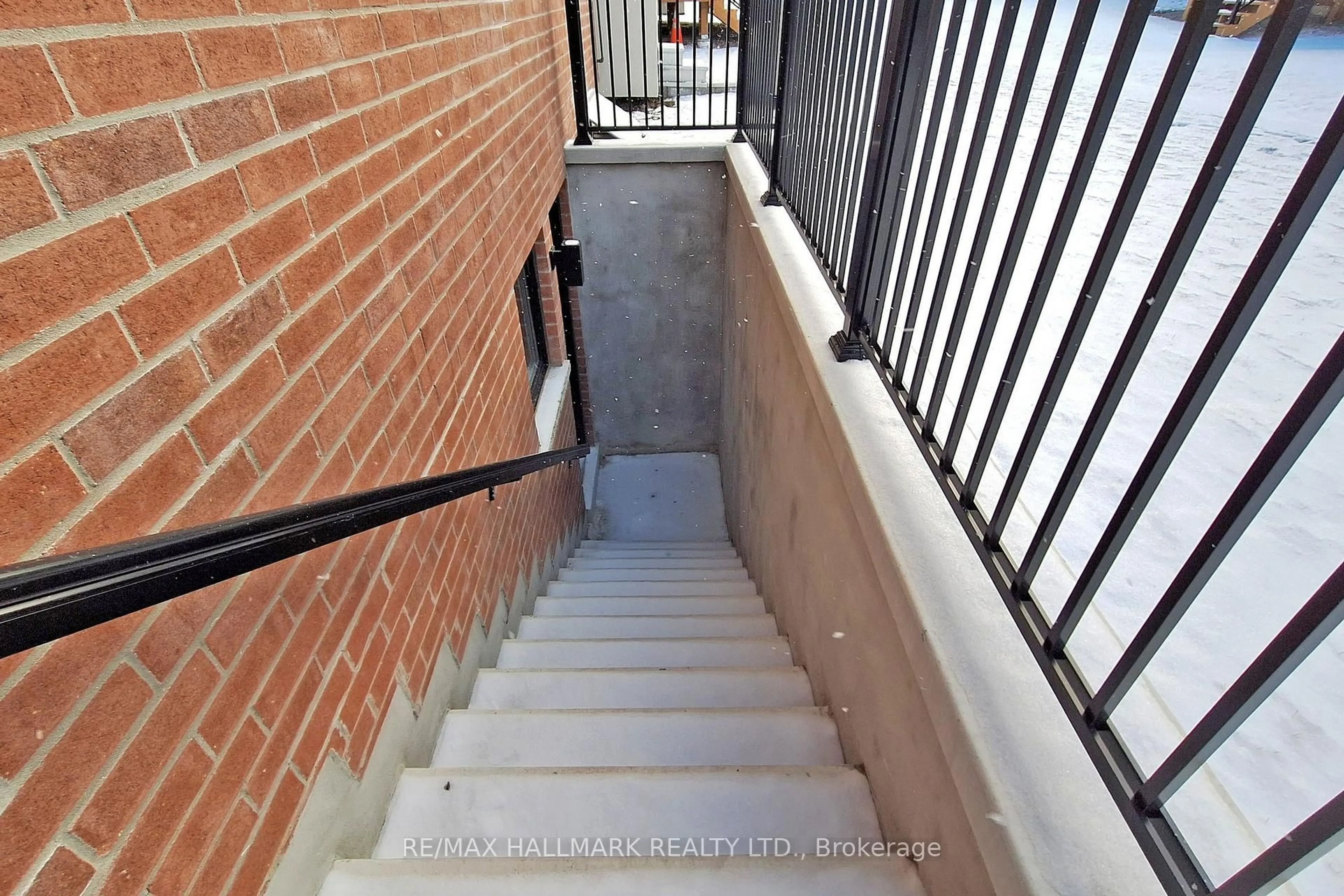 Stairs for 36 Royal Hill Crt, Aurora Ontario L4G 3Z7