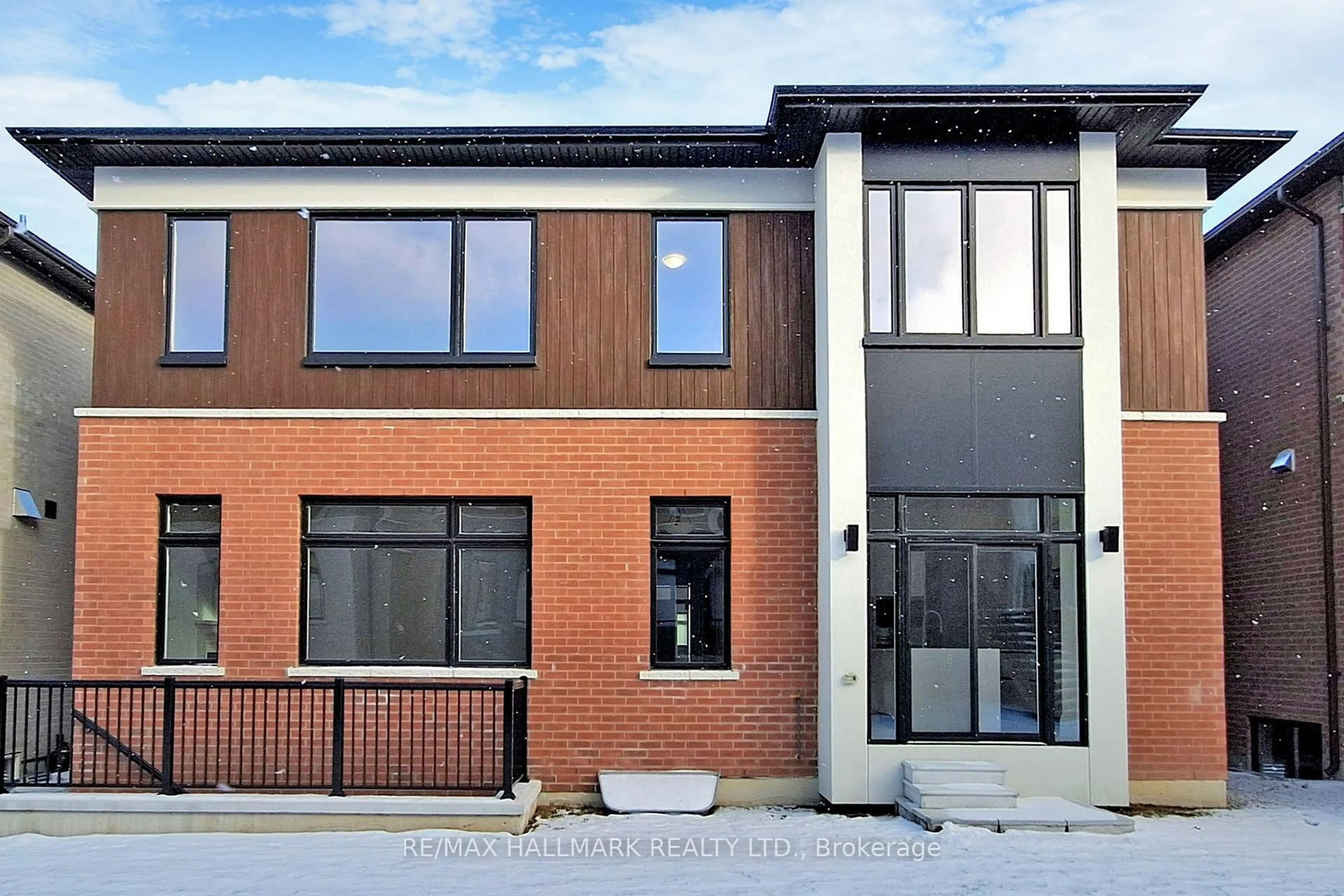 Home with brick exterior material, building for 36 Royal Hill Crt, Aurora Ontario L4G 3Z7