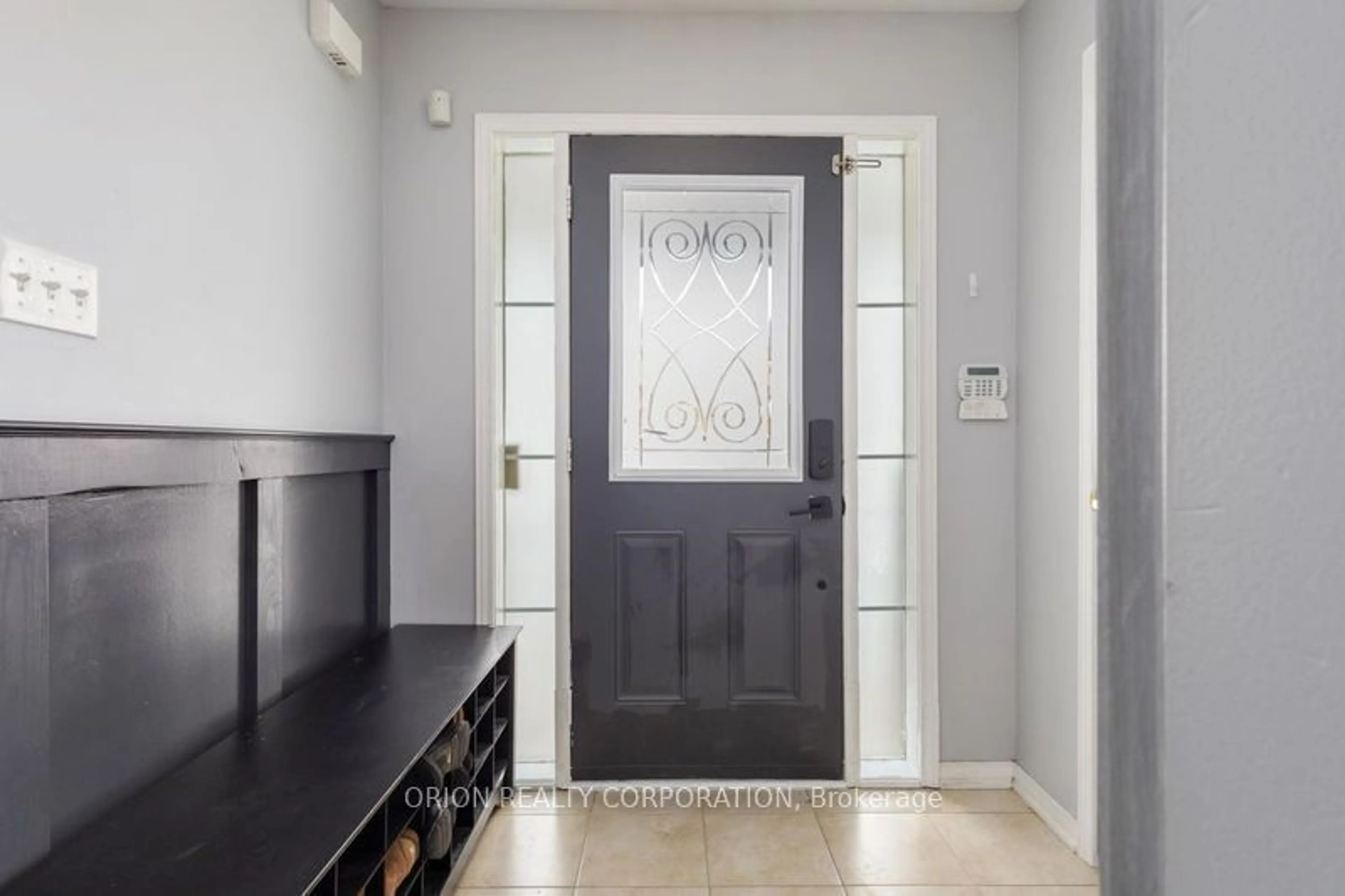 Indoor entryway for 114 Duffin Dr, Whitchurch-Stouffville Ontario L4A 0X3