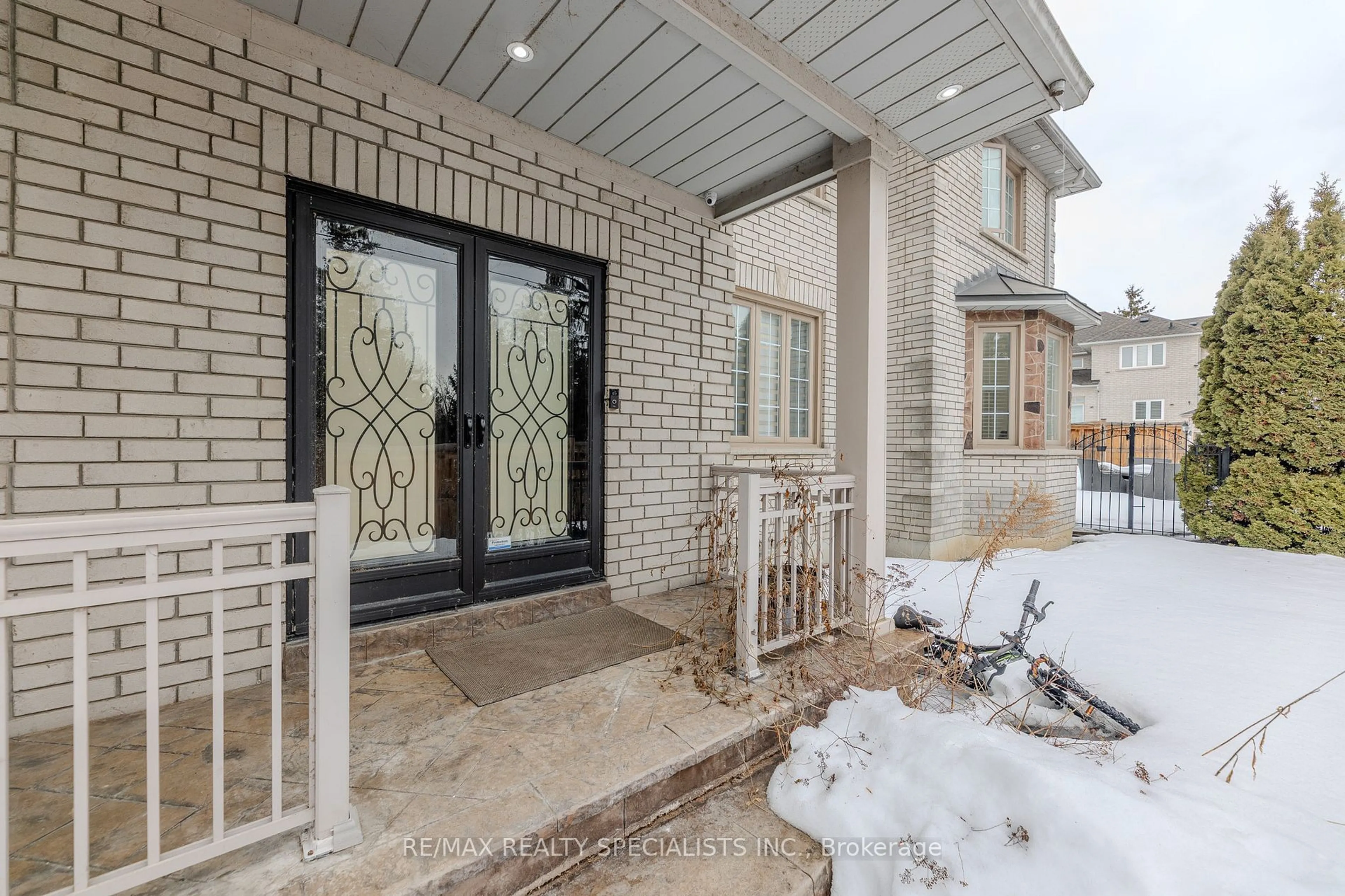 Indoor entryway for 121 Boxwood Cres, Markham Ontario L3S 4A4