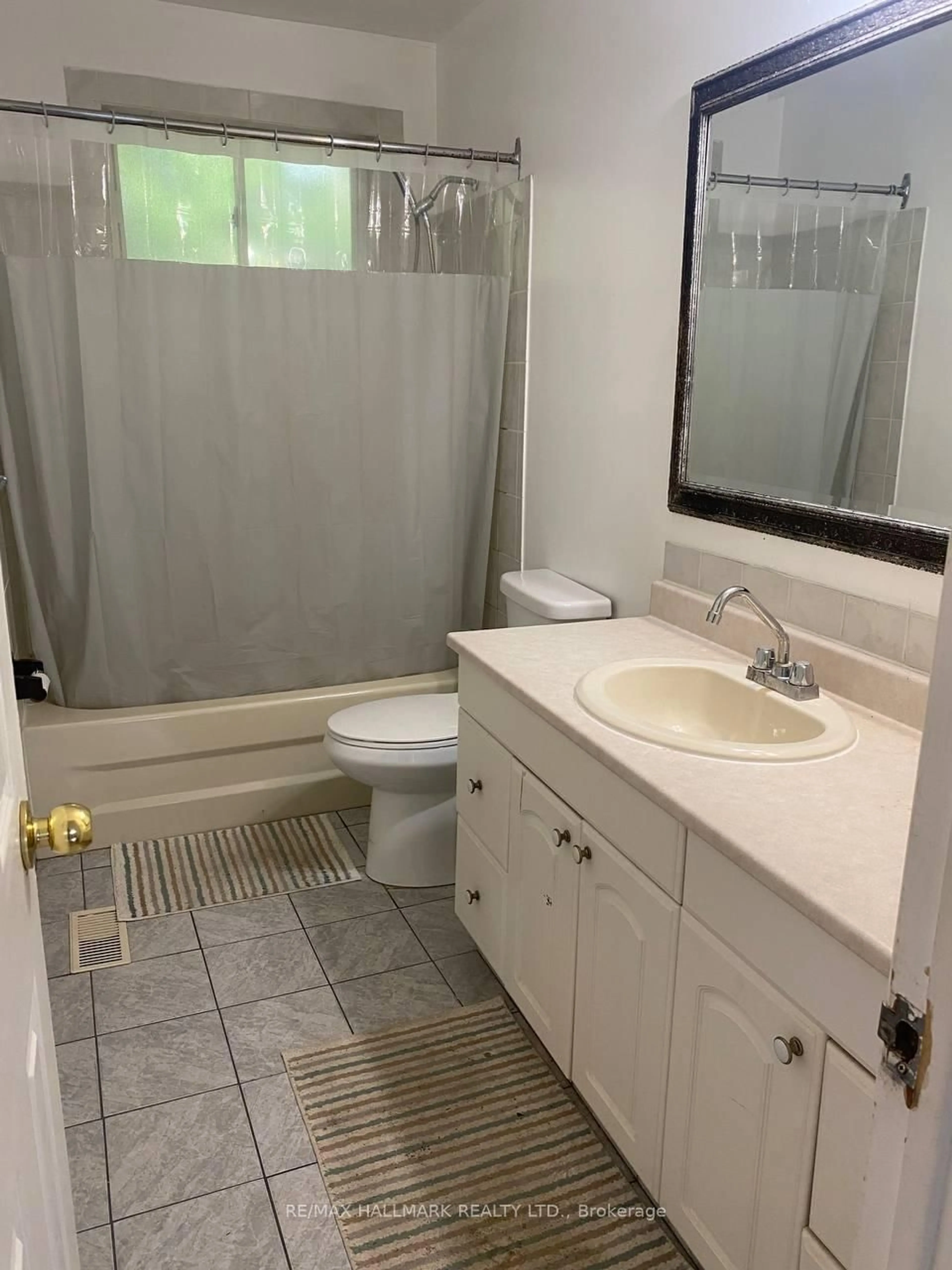 Standard bathroom, unknown for 68 Child Dr, Aurora Ontario L4G 1Y7