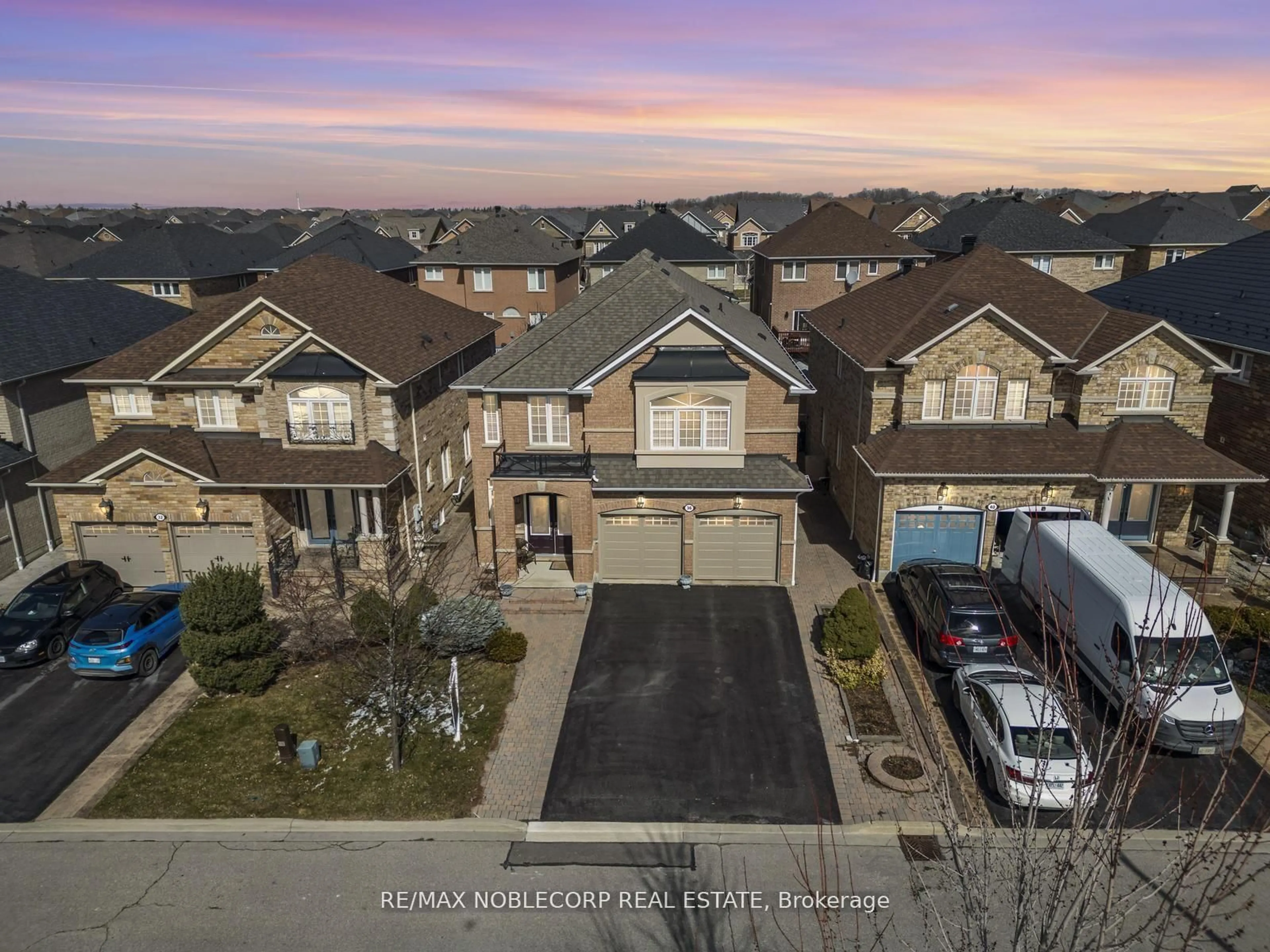 A pic from outside/outdoor area/front of a property/back of a property/a pic from drone, street for 36 Venice Gate Dr, Vaughan Ontario L4H 0E7