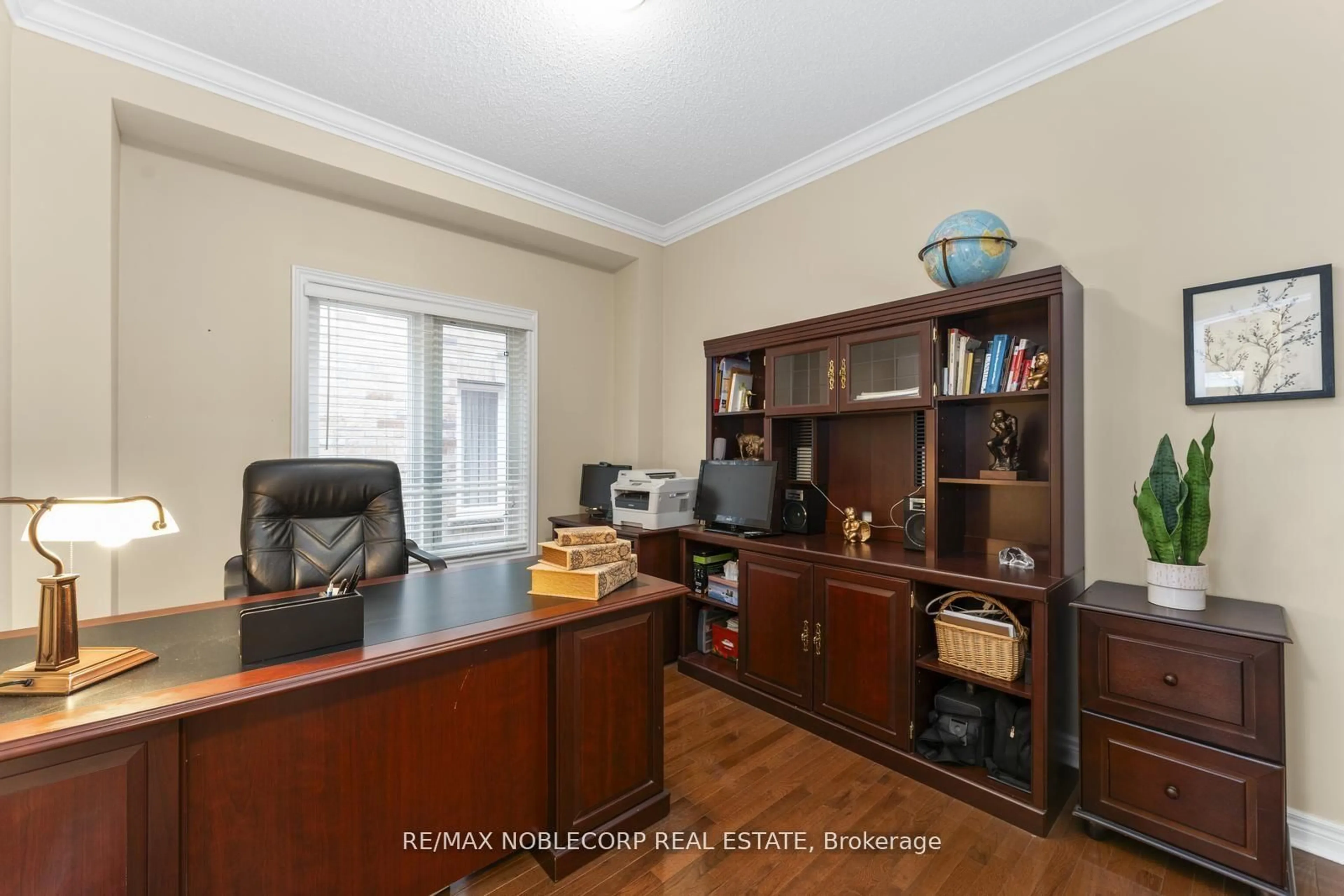 A pic of a room for 36 Venice Gate Dr, Vaughan Ontario L4H 0E7