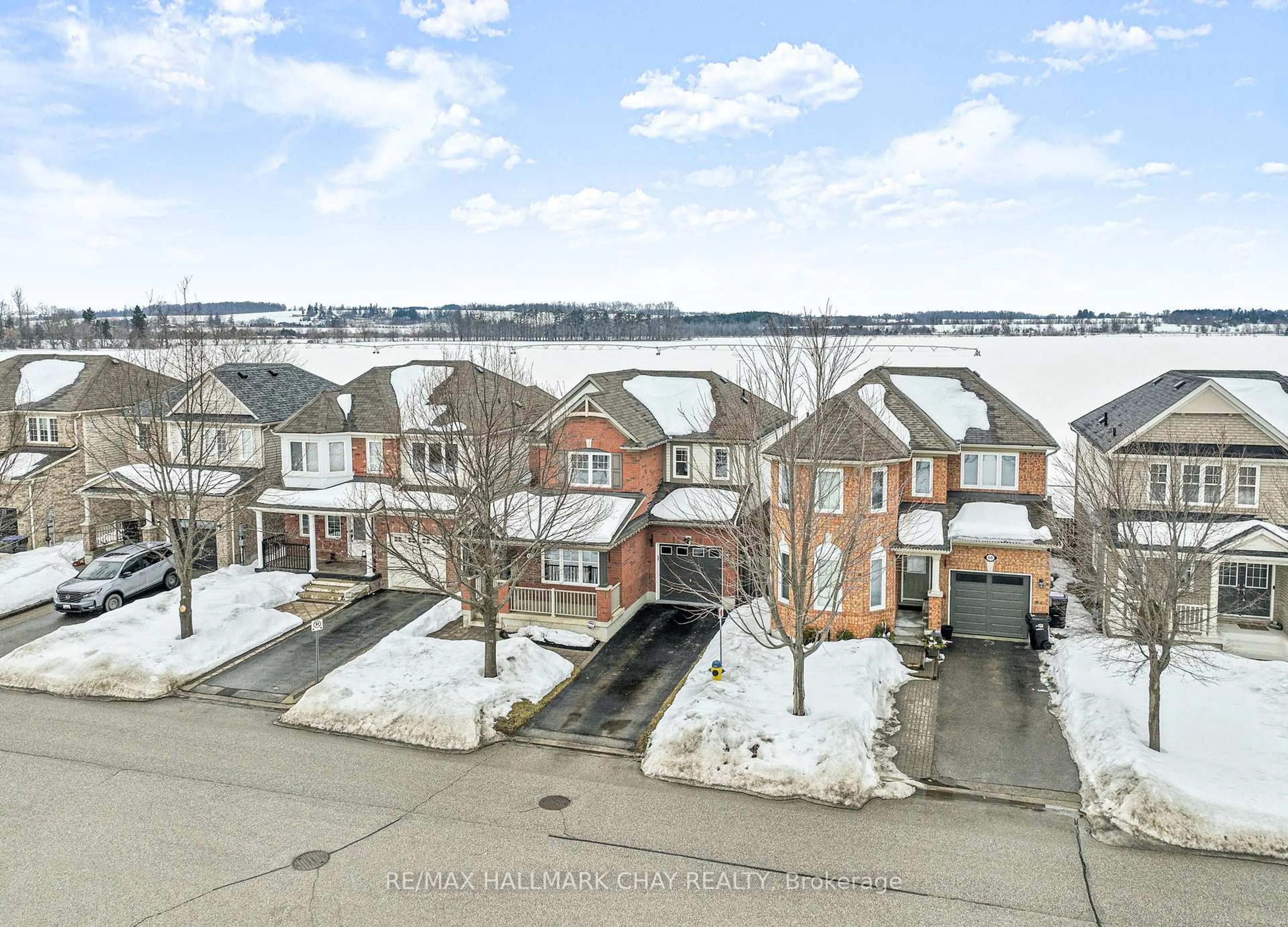 A pic from outside/outdoor area/front of a property/back of a property/a pic from drone, unknown for 62 John W Taylor Ave, New Tecumseth Ontario L9R 0E1