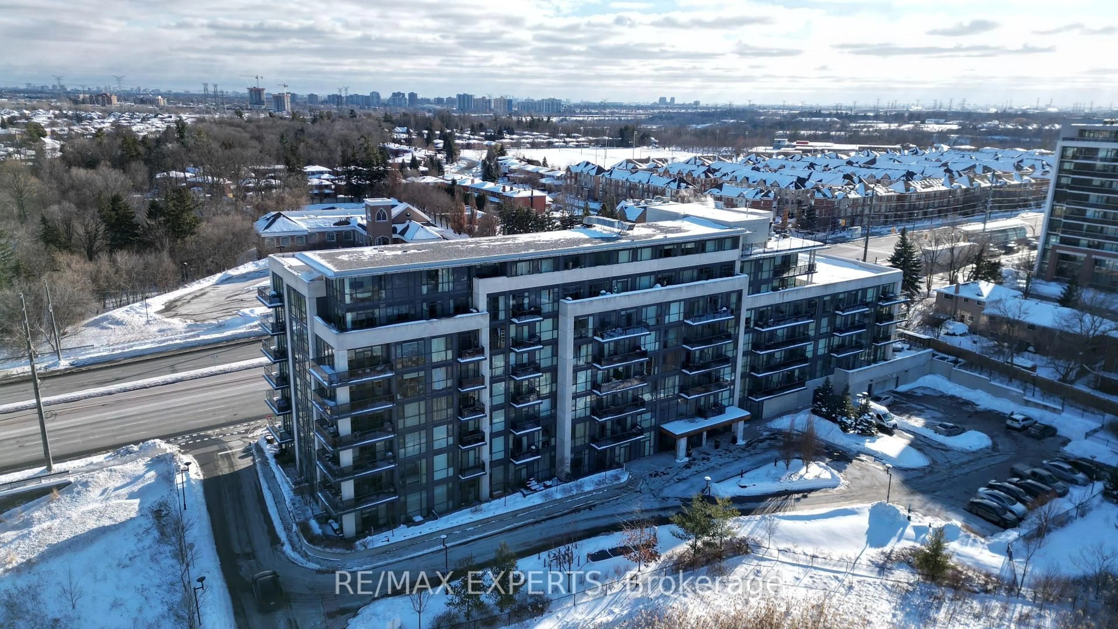 A pic from outside/outdoor area/front of a property/back of a property/a pic from drone, building for 4700 Highway 7 Rd #609, Vaughan Ontario L4L 0B4