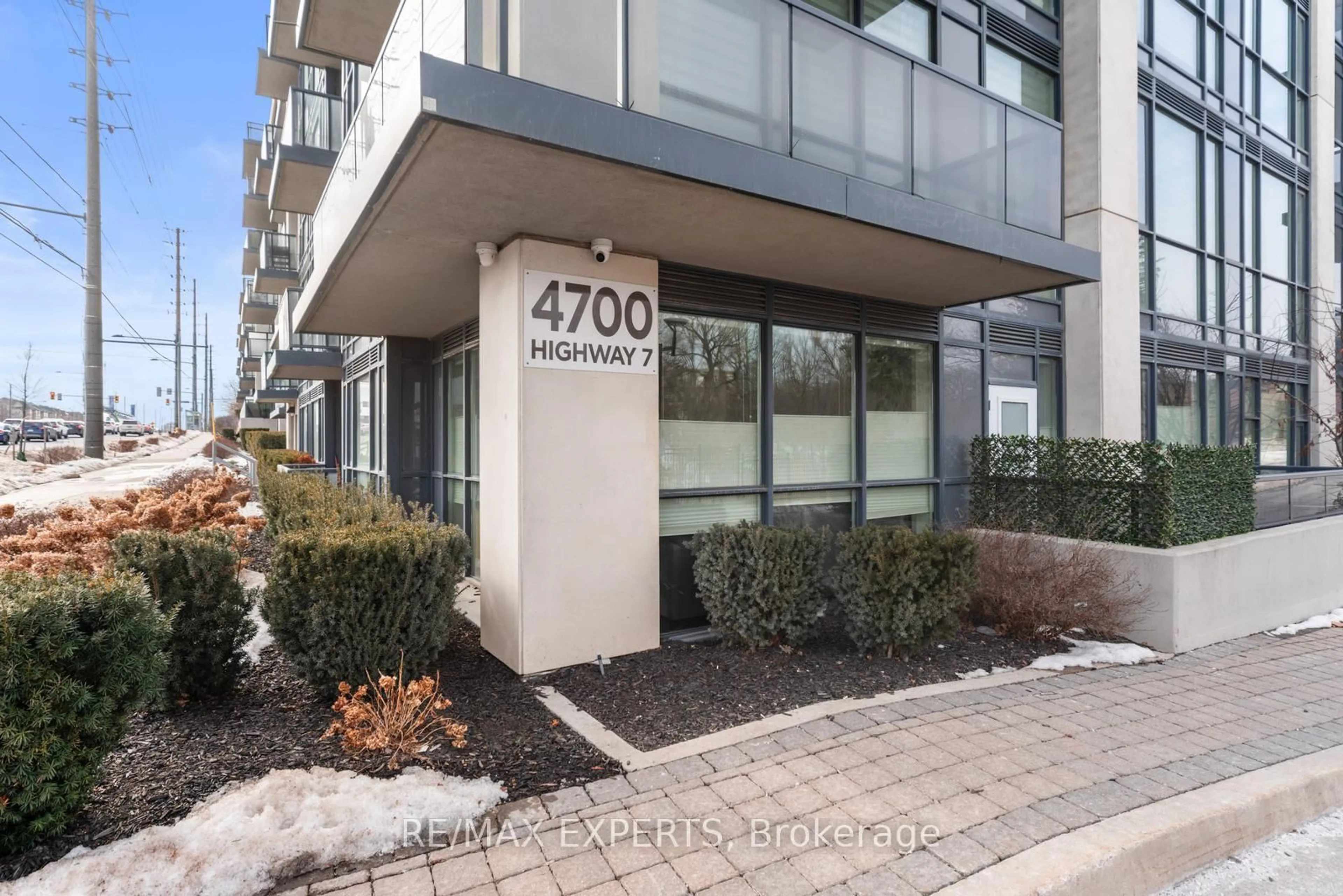 Indoor foyer for 4700 Highway 7 Rd #609, Vaughan Ontario L4L 0B4