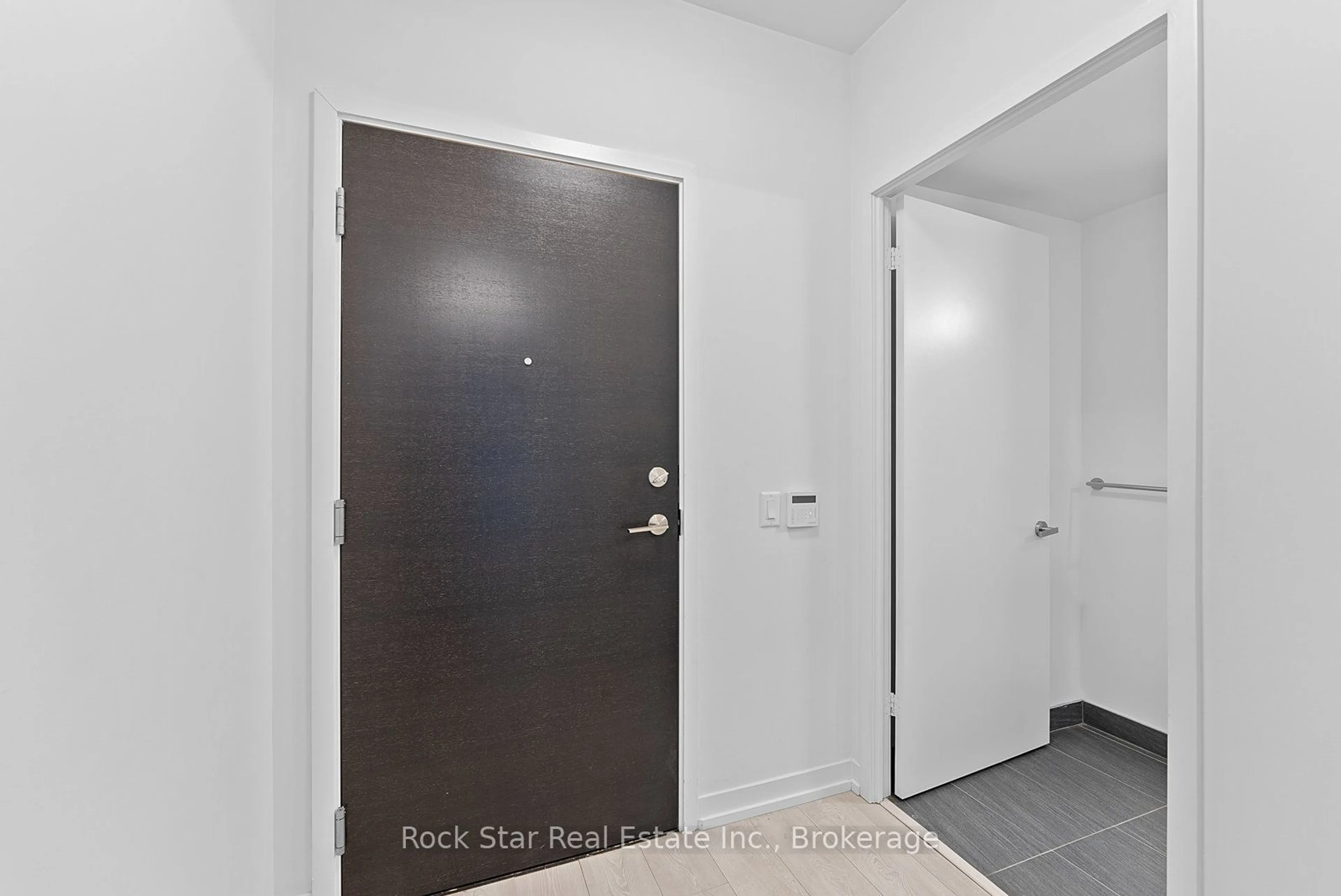 Indoor entryway for 8868 Yonge St #226E, Richmond Hill Ontario L4C 1Z8