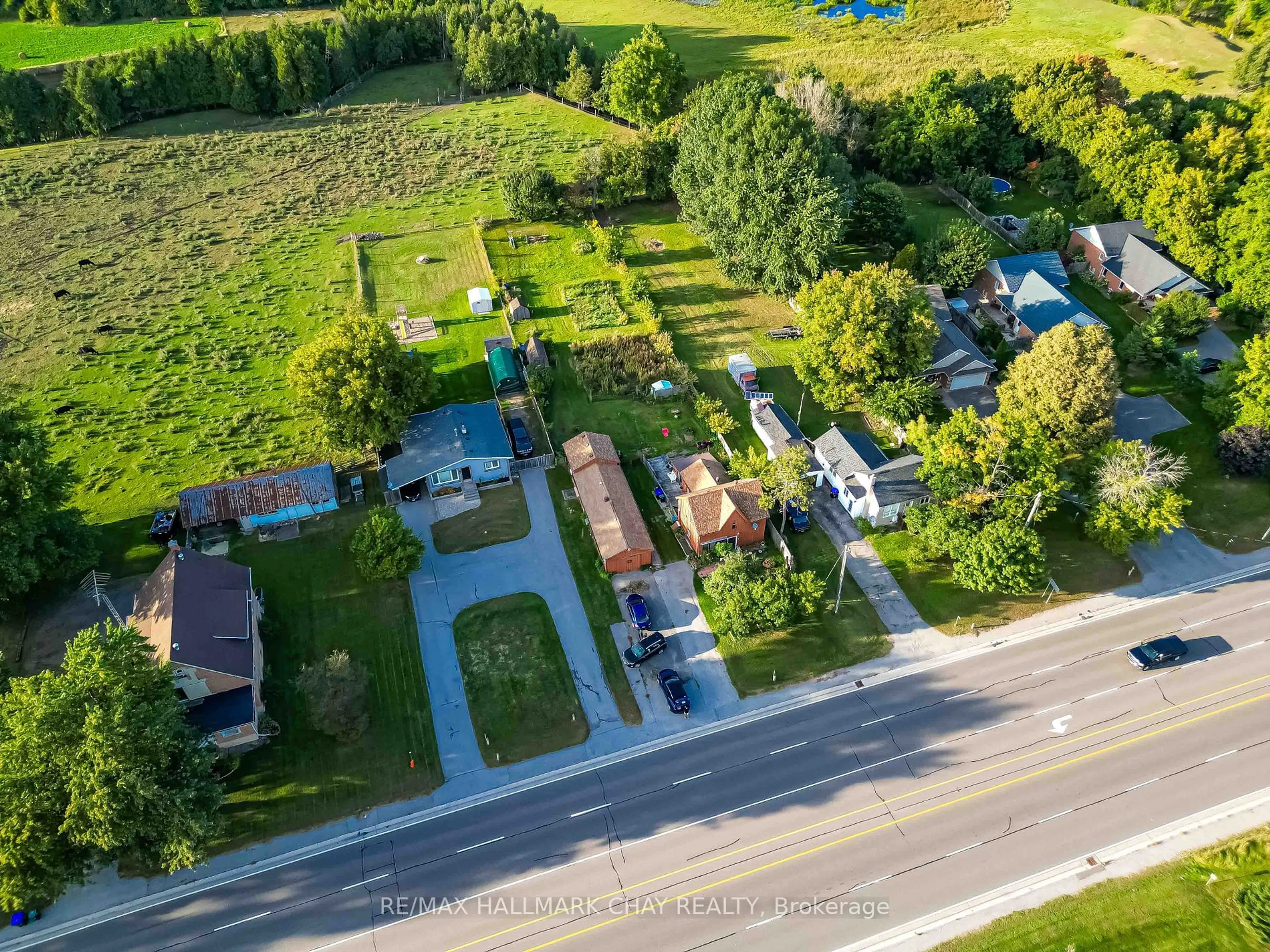 A pic from outside/outdoor area/front of a property/back of a property/a pic from drone, street for 6278 Highway 89, New Tecumseth Ontario L9R 1V2