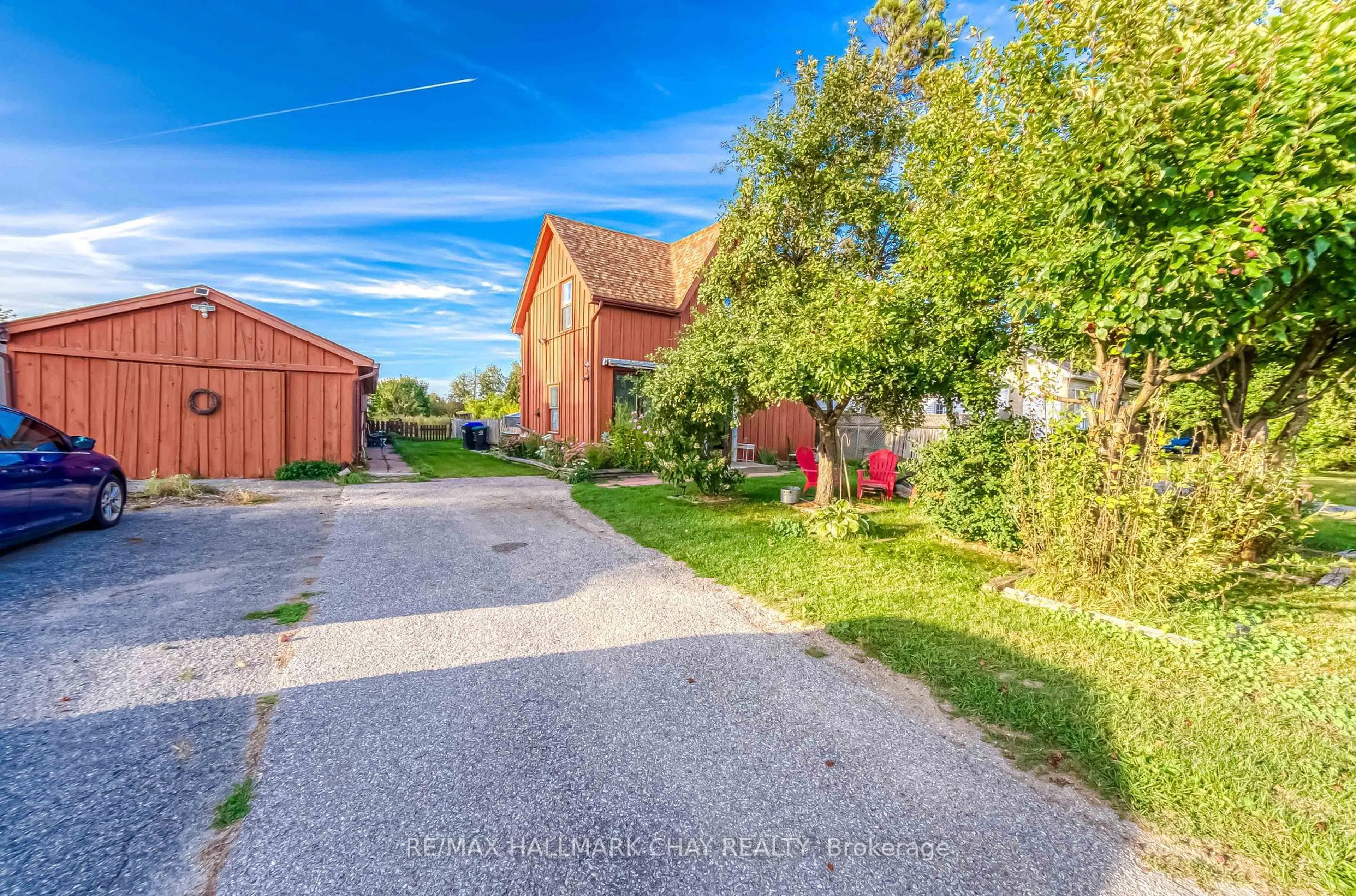 A pic from outside/outdoor area/front of a property/back of a property/a pic from drone, street for 6278 Highway 89, New Tecumseth Ontario L9R 1V2