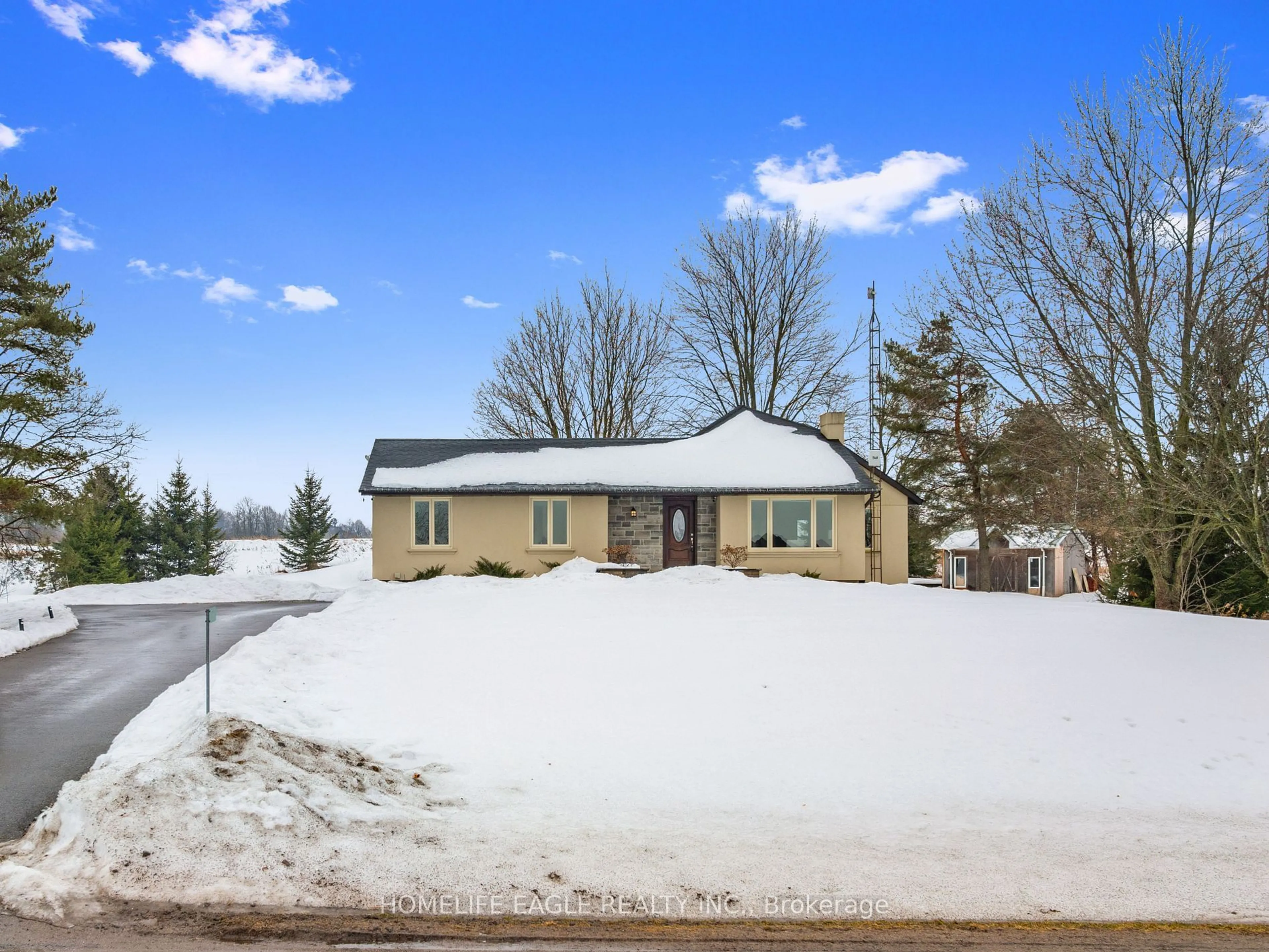 A pic from outside/outdoor area/front of a property/back of a property/a pic from drone, street for 3861 3rd Line, Bradford West Gwillimbury Ontario L0G 1W0