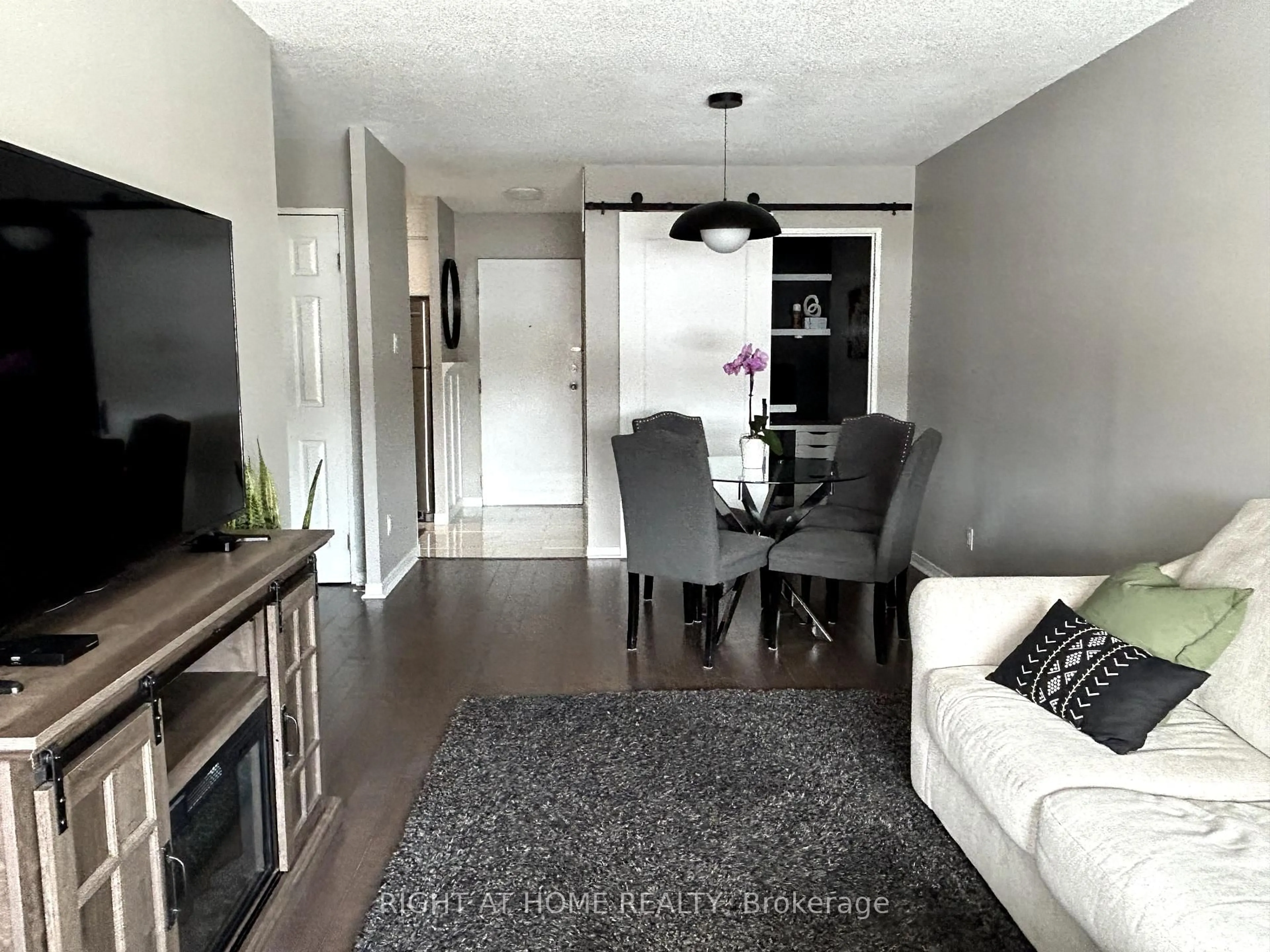 Living room with furniture, unknown for 155 Riverglen Dr #318, Georgina Ontario L4P 3M3