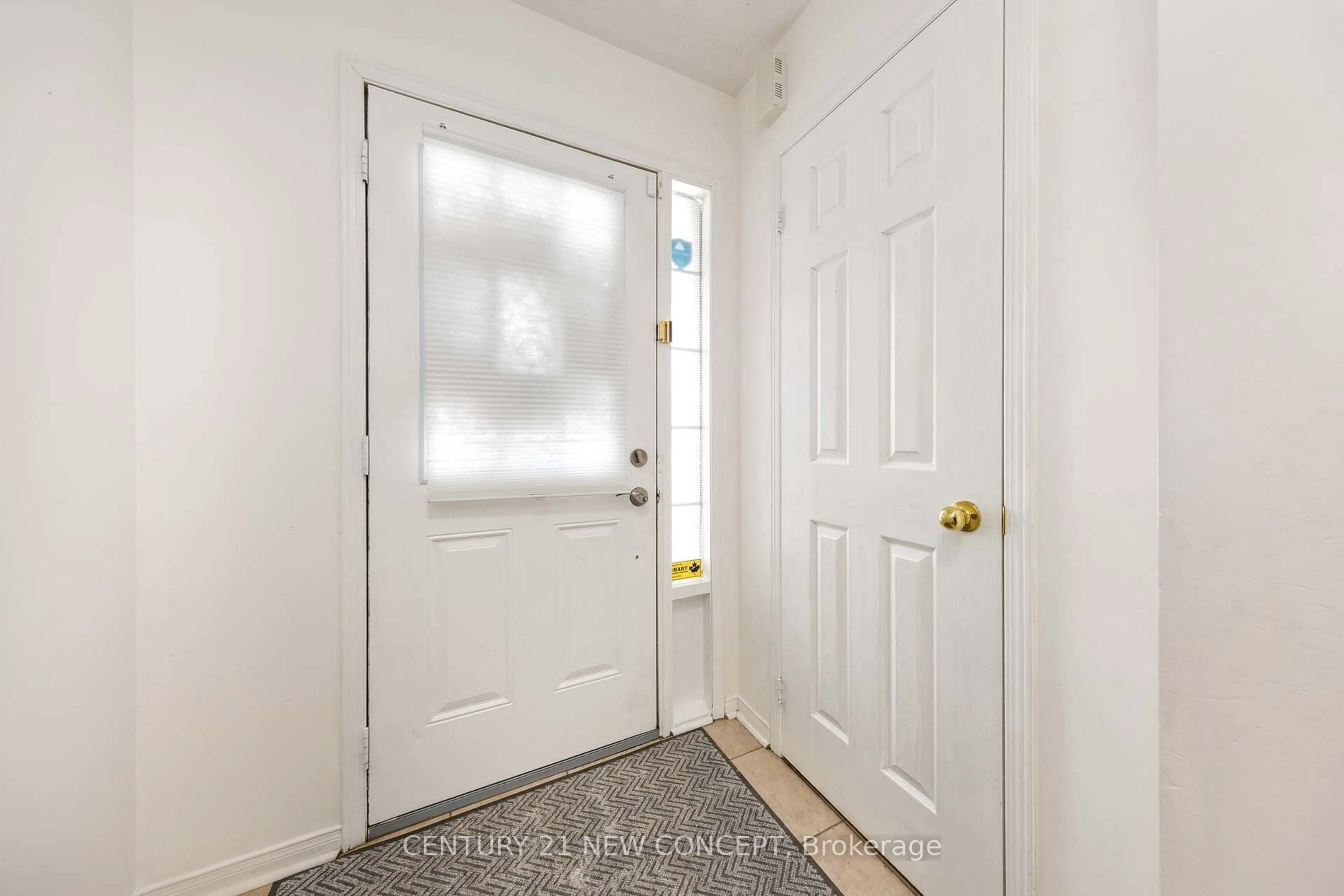 Indoor entryway for 52 Maffey Cres, Richmond Hill Ontario L4S 0A7