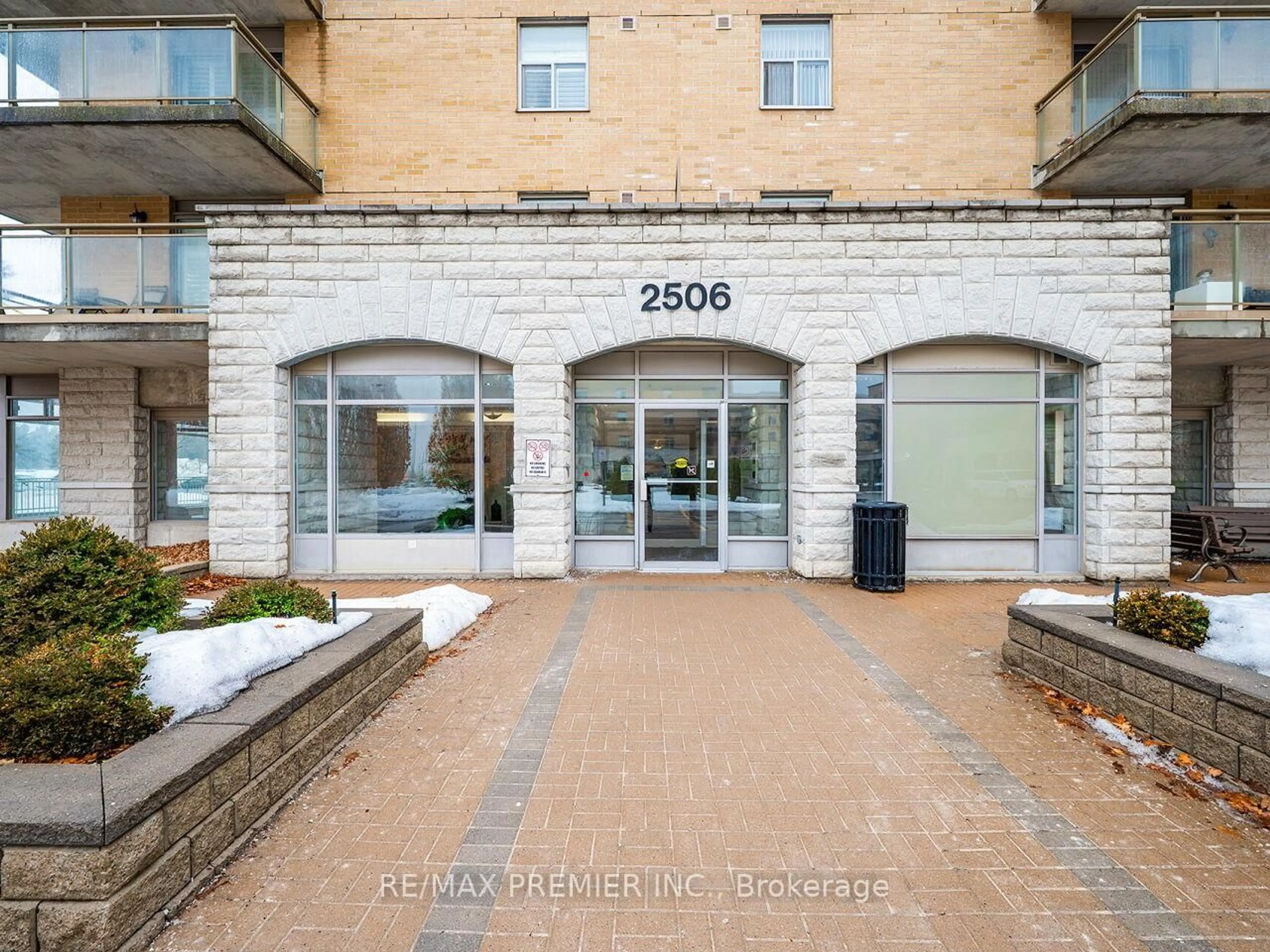 Indoor foyer for 2506 RUTHERFORD Rd #414, Vaughan Ontario L4K 5N4