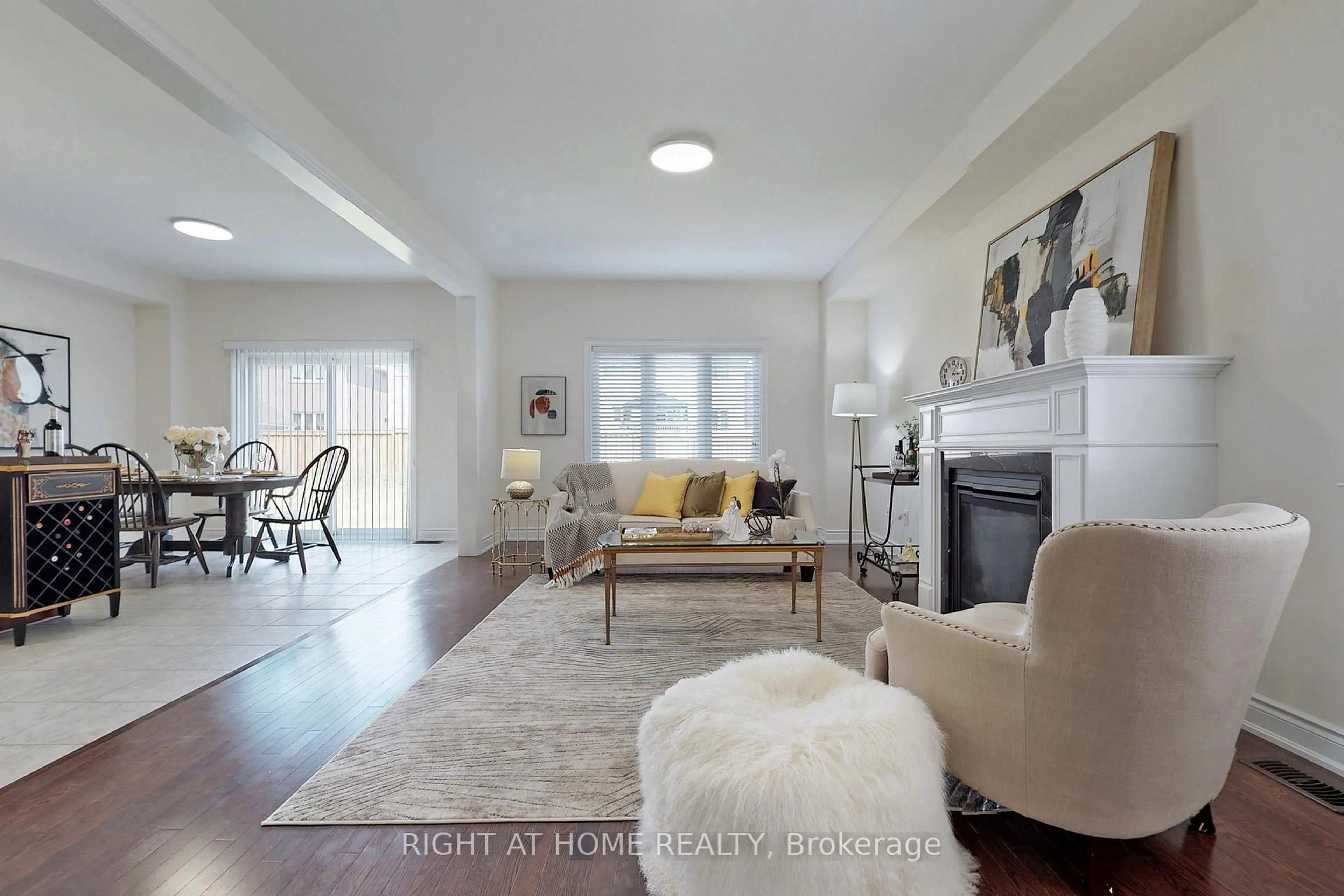 Living room with furniture, unknown for 128 Milby Cres, Bradford West Gwillimbury Ontario L3Z 0X8