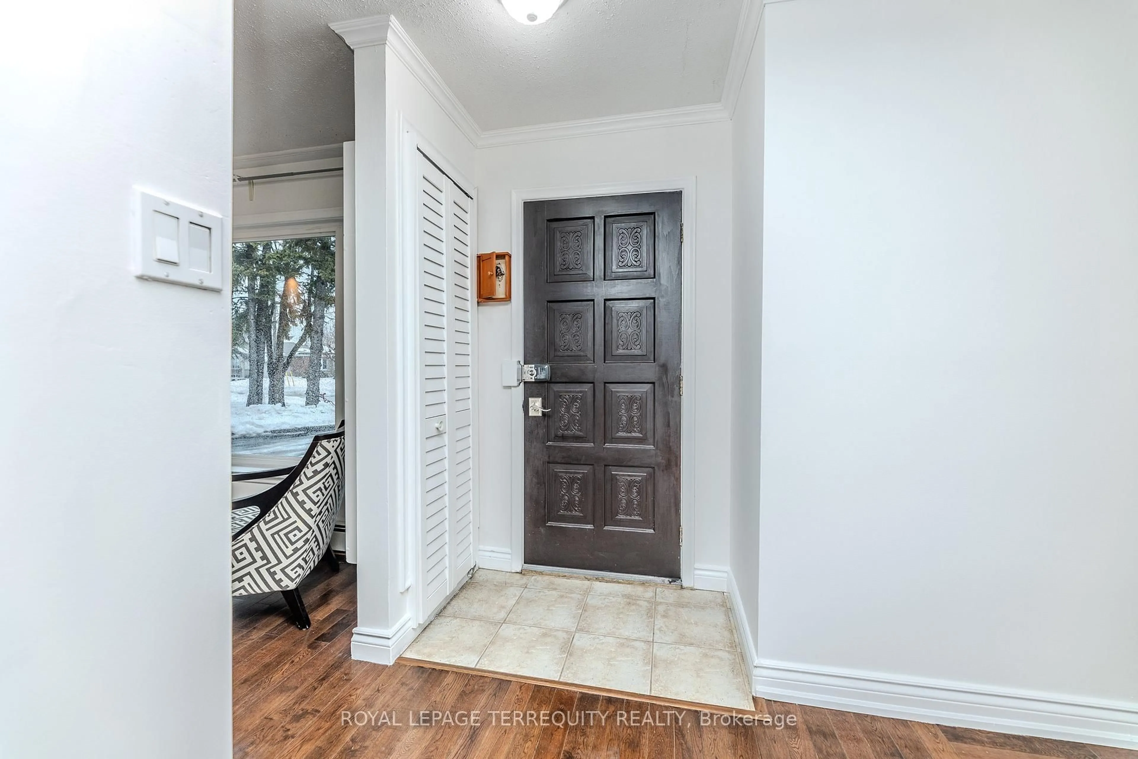 Indoor entryway for 96 Talmage Ave, Richmond Hill Ontario L4C 3J8