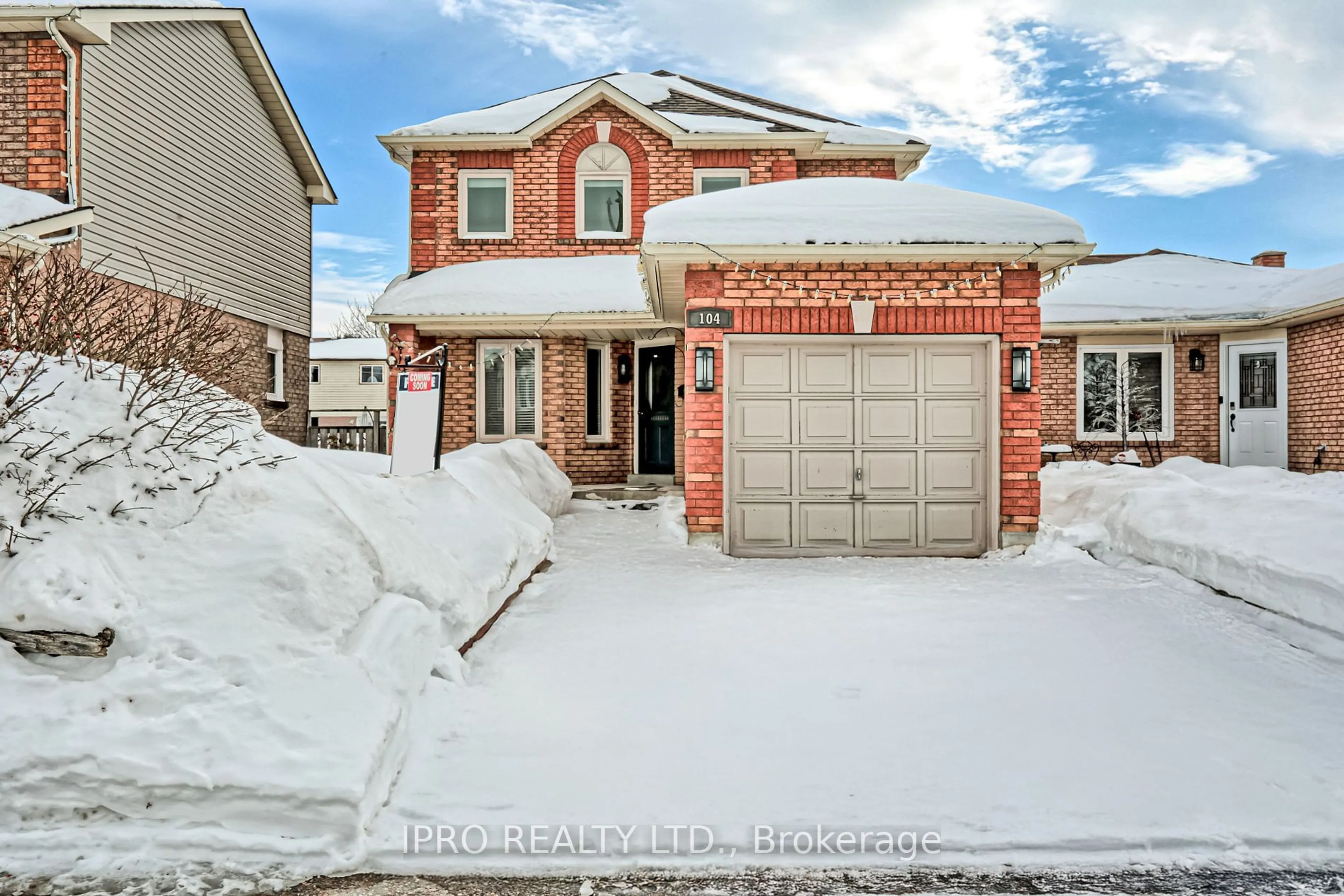 Home with brick exterior material, street for 104 Hudson Cres, Bradford West Gwillimbury Ontario L3Z 2Y6