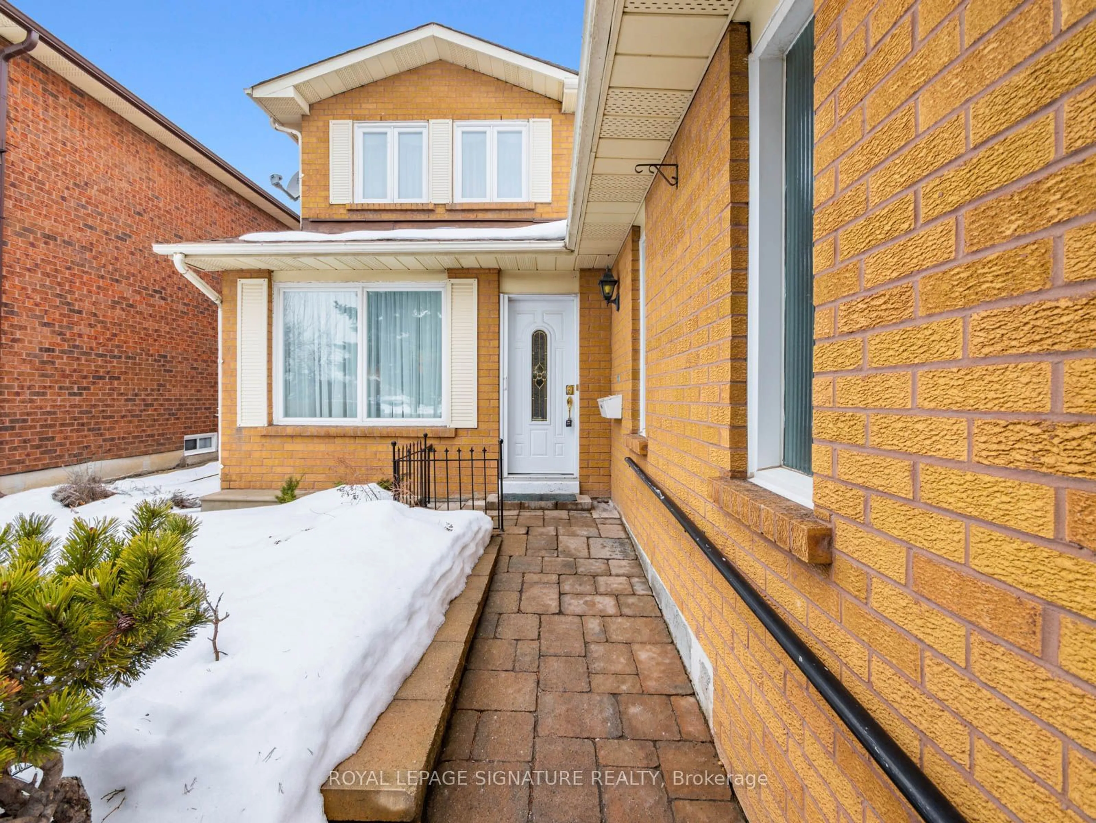 Home with brick exterior material, street for 358 Weldrick Rd, Richmond Hill Ontario L4C 8L1