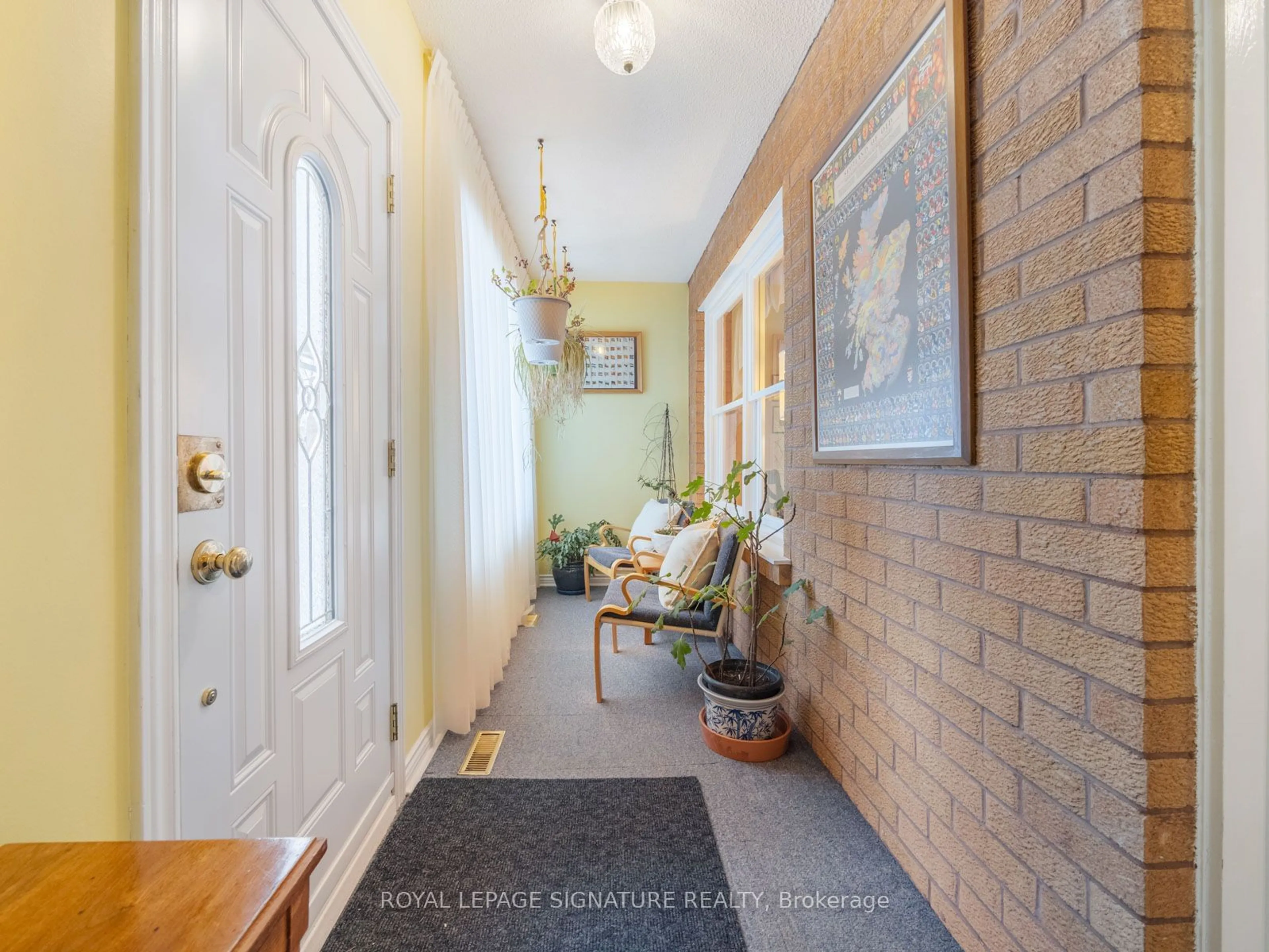 Indoor entryway for 358 Weldrick Rd, Richmond Hill Ontario L4C 8L1