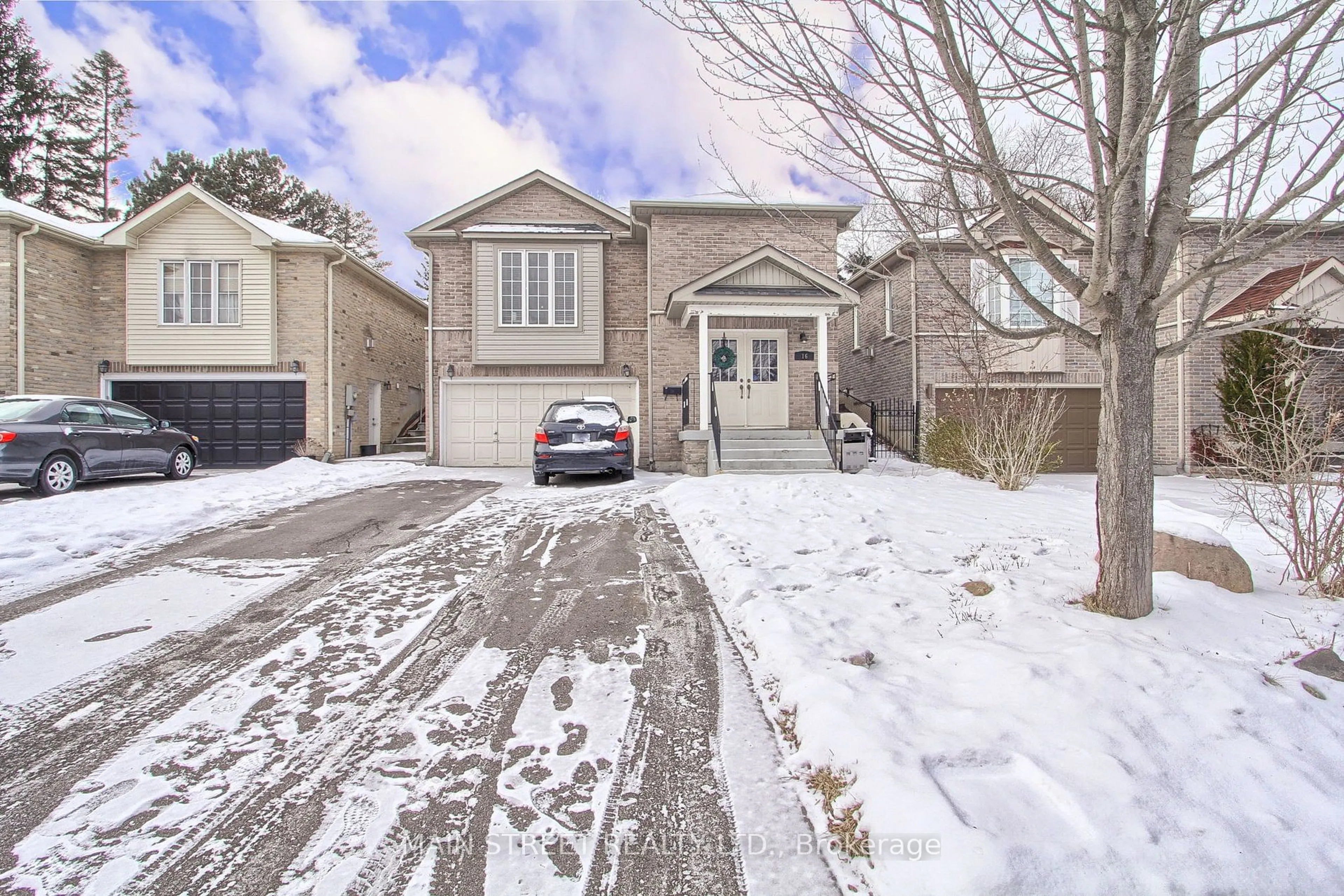 Unknown for 16 Hillview Dr, Newmarket Ontario L3Y 4H9