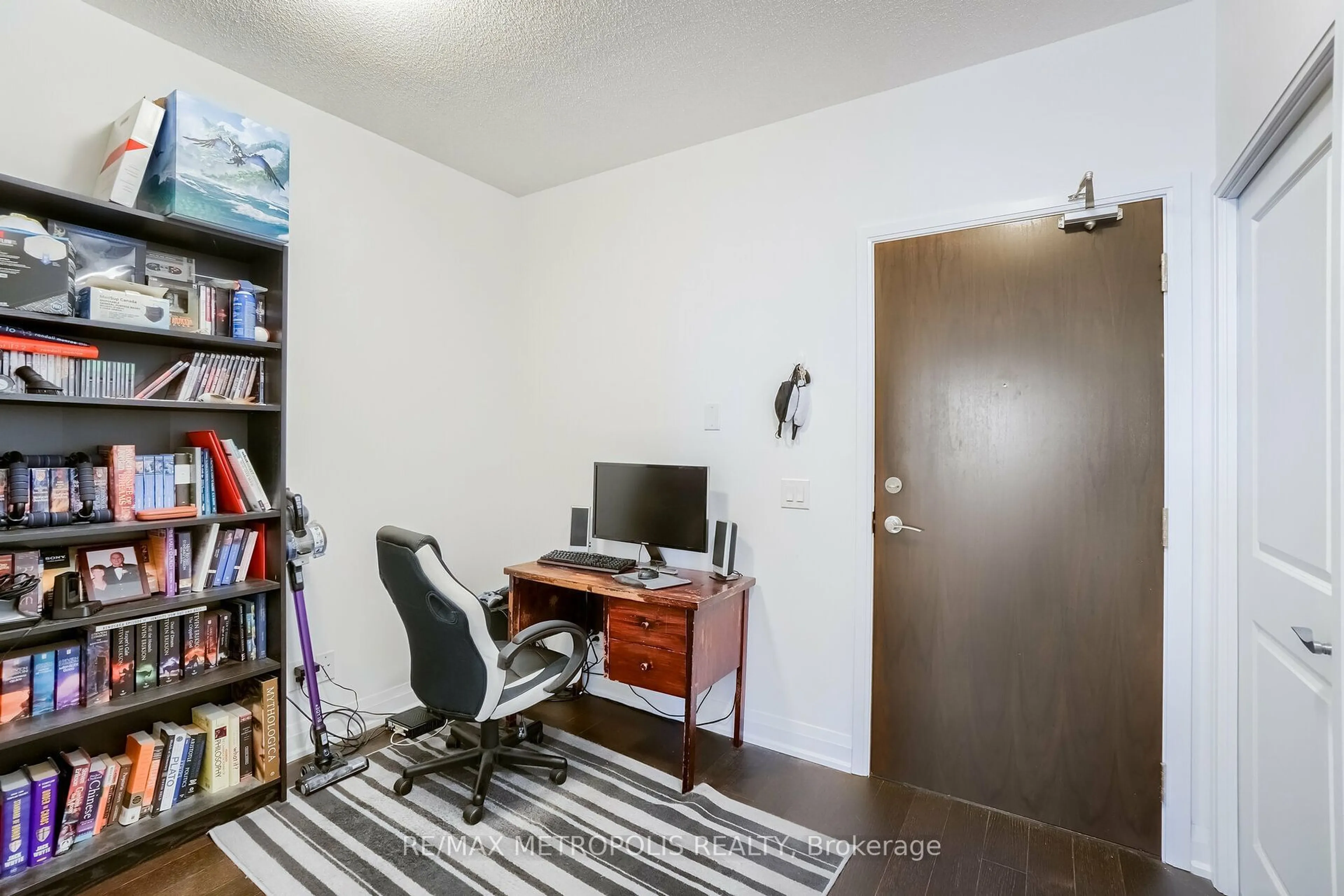 A pic of a room for 9582 Markham Rd #816, Markham Ontario L6E 0T3