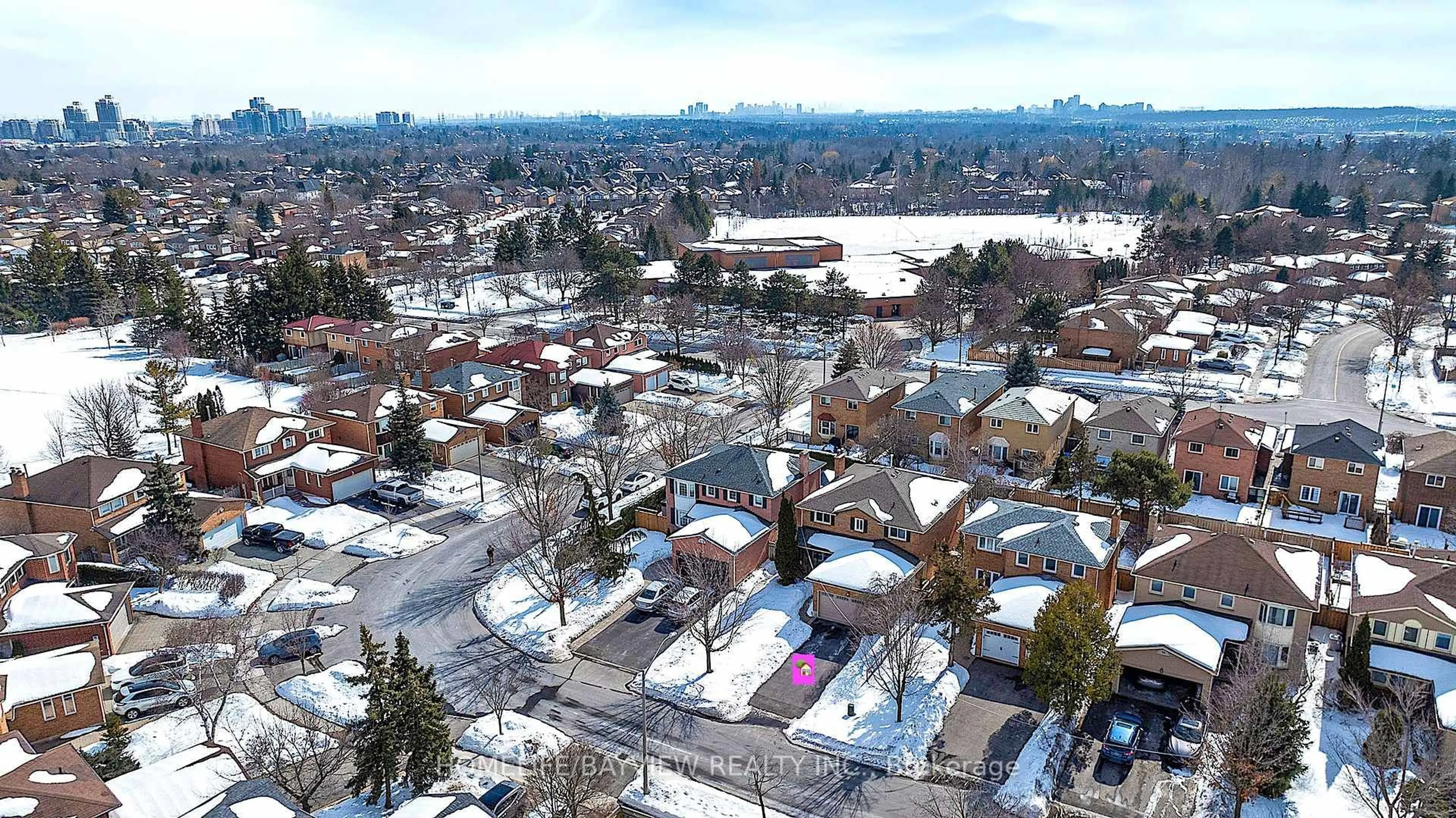 A pic from outside/outdoor area/front of a property/back of a property/a pic from drone, street for 22 Marsh St, Richmond Hill Ontario L4C 7P2