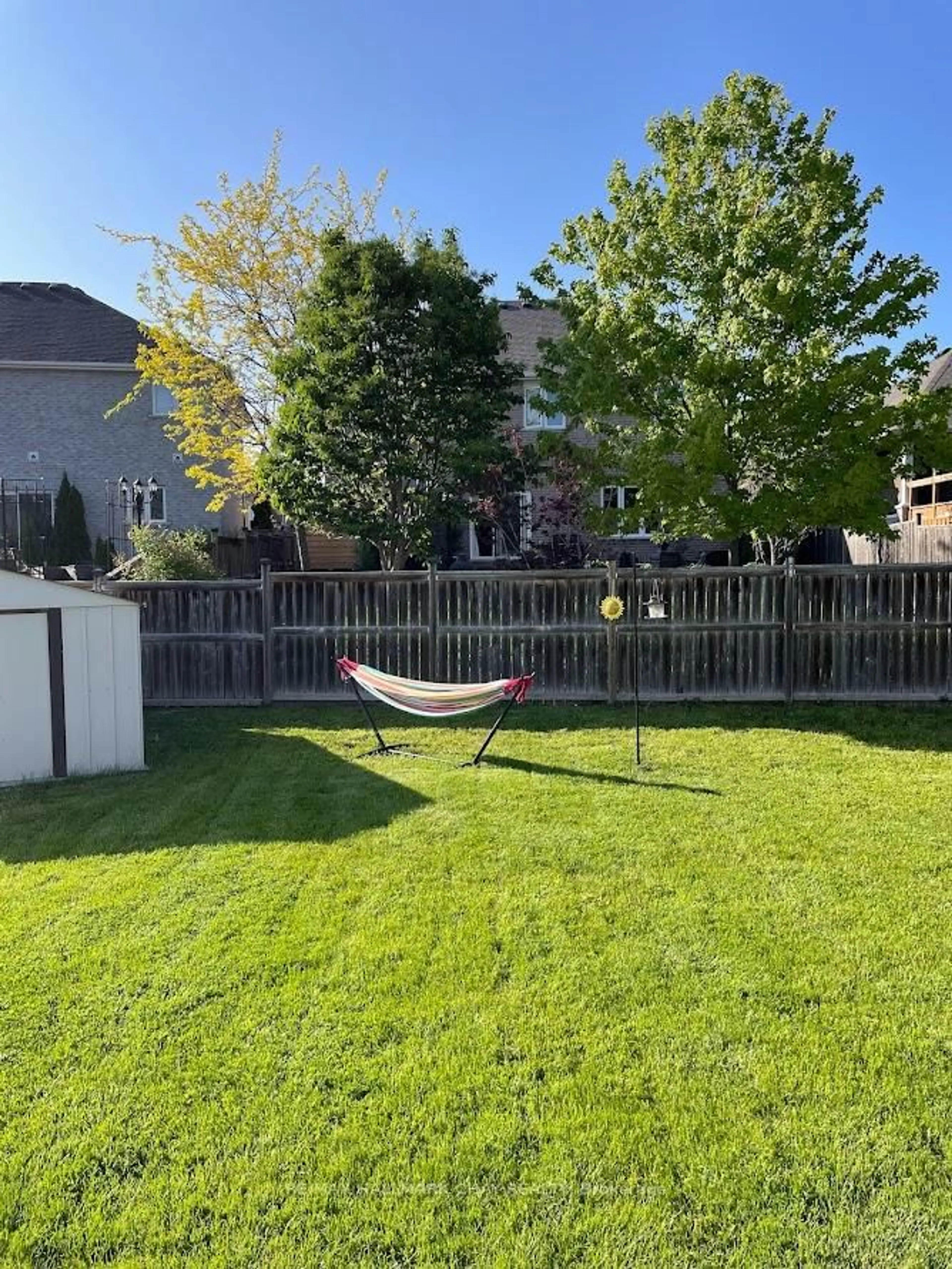 Patio, street for 90 Riveredge Dr, Georgina Ontario L4P 2P1