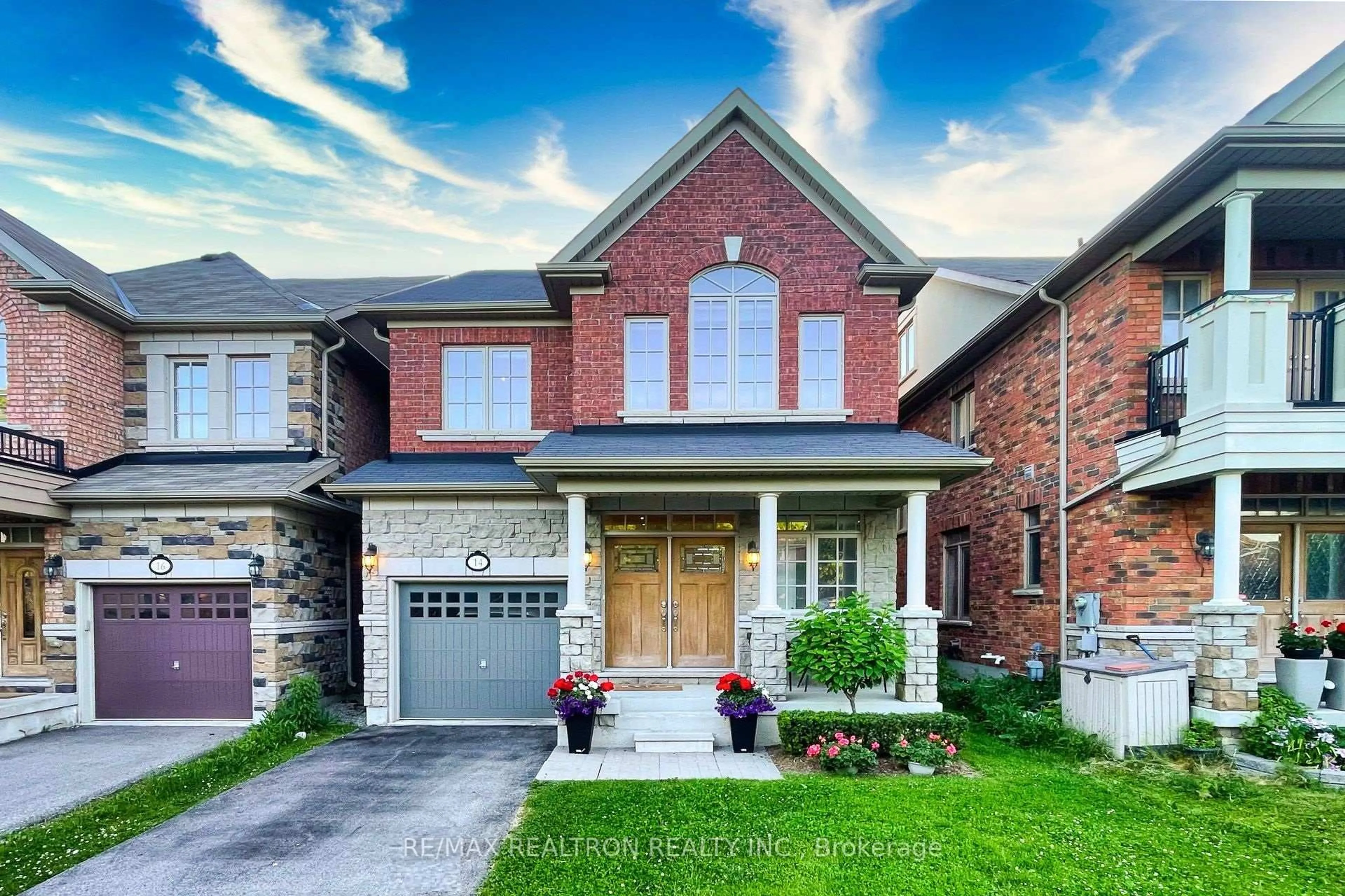 Home with brick exterior material, street for 14 Coventry Crt, Richmond Hill Ontario L4C 0X1