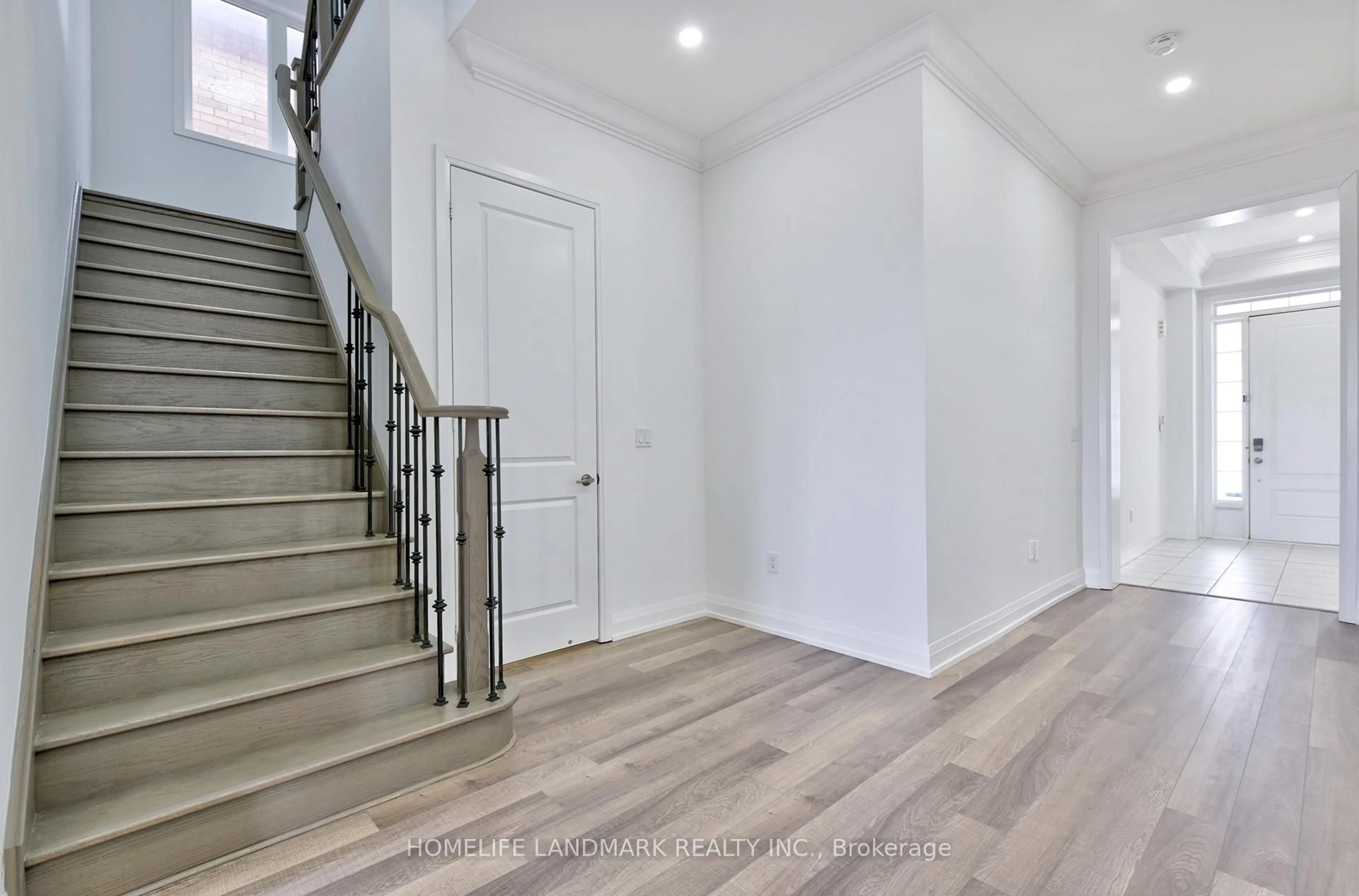 Indoor entryway for 69 Frank Kelly Dr, East Gwillimbury Ontario L9N 0V2