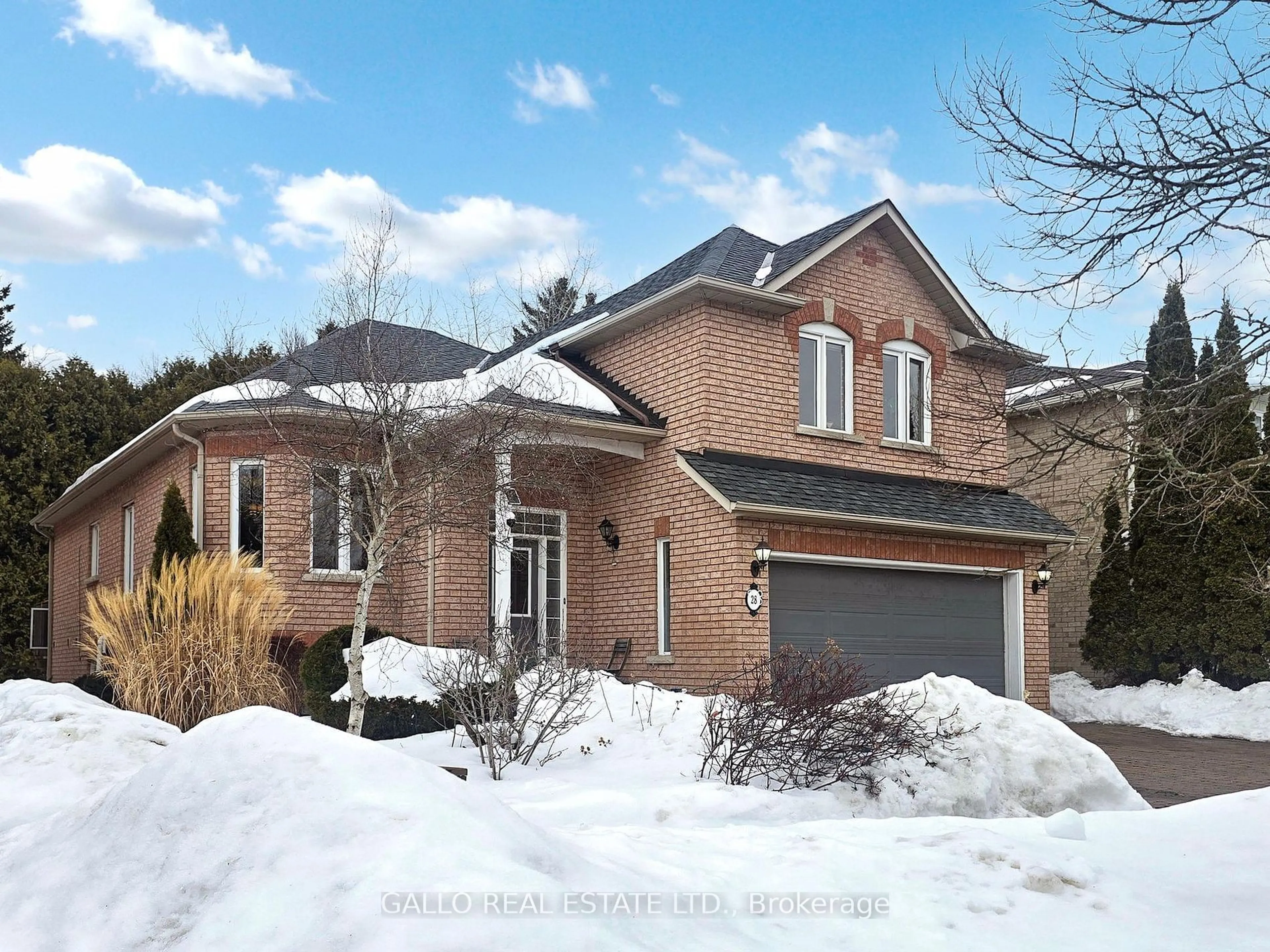 Home with brick exterior material, street for 28 Headwater Cres, Richmond Hill Ontario L4E 4G1