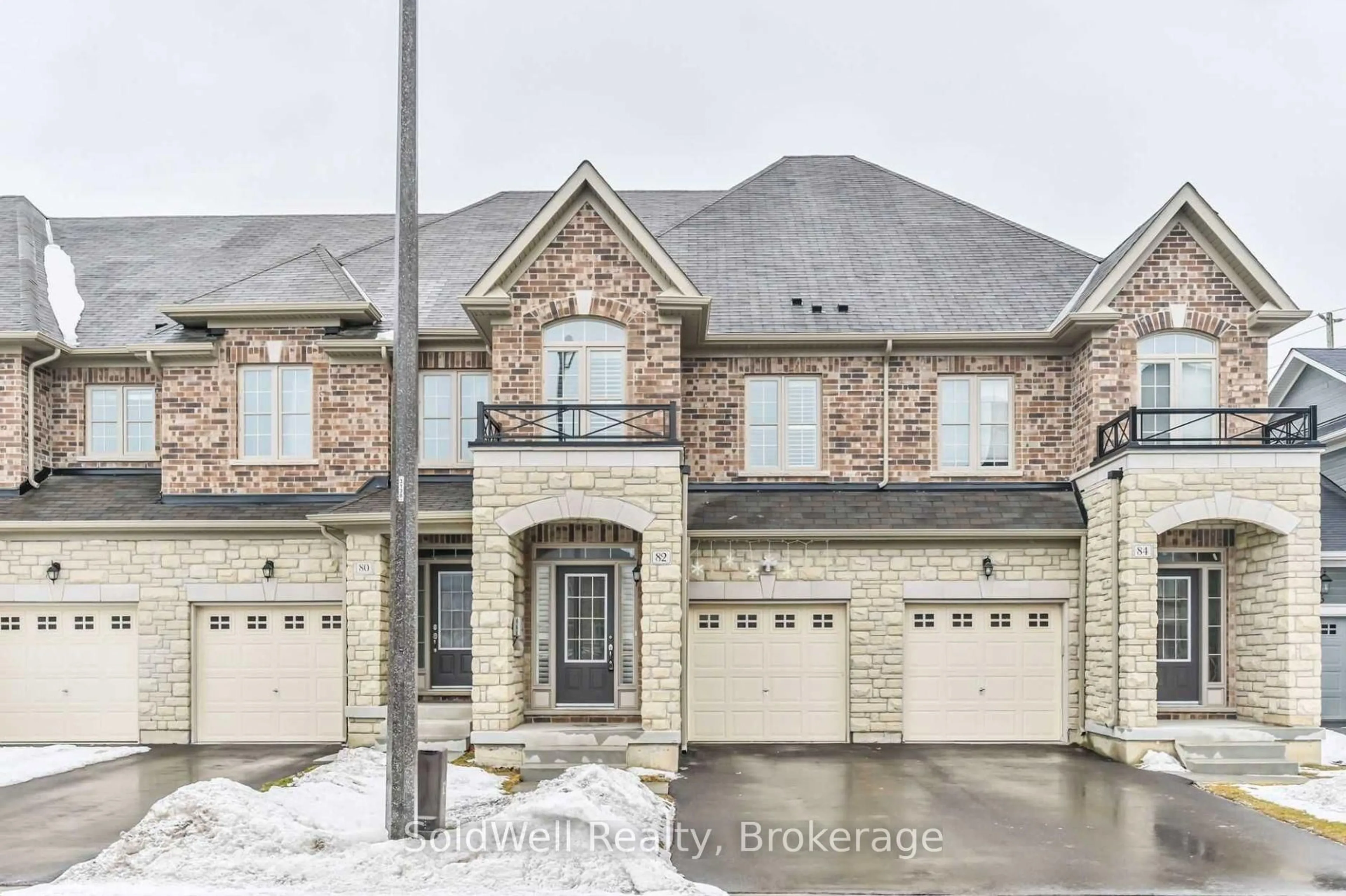 Home with brick exterior material, street for 82 Beechborough Cres, East Gwillimbury Ontario L9N 0N9